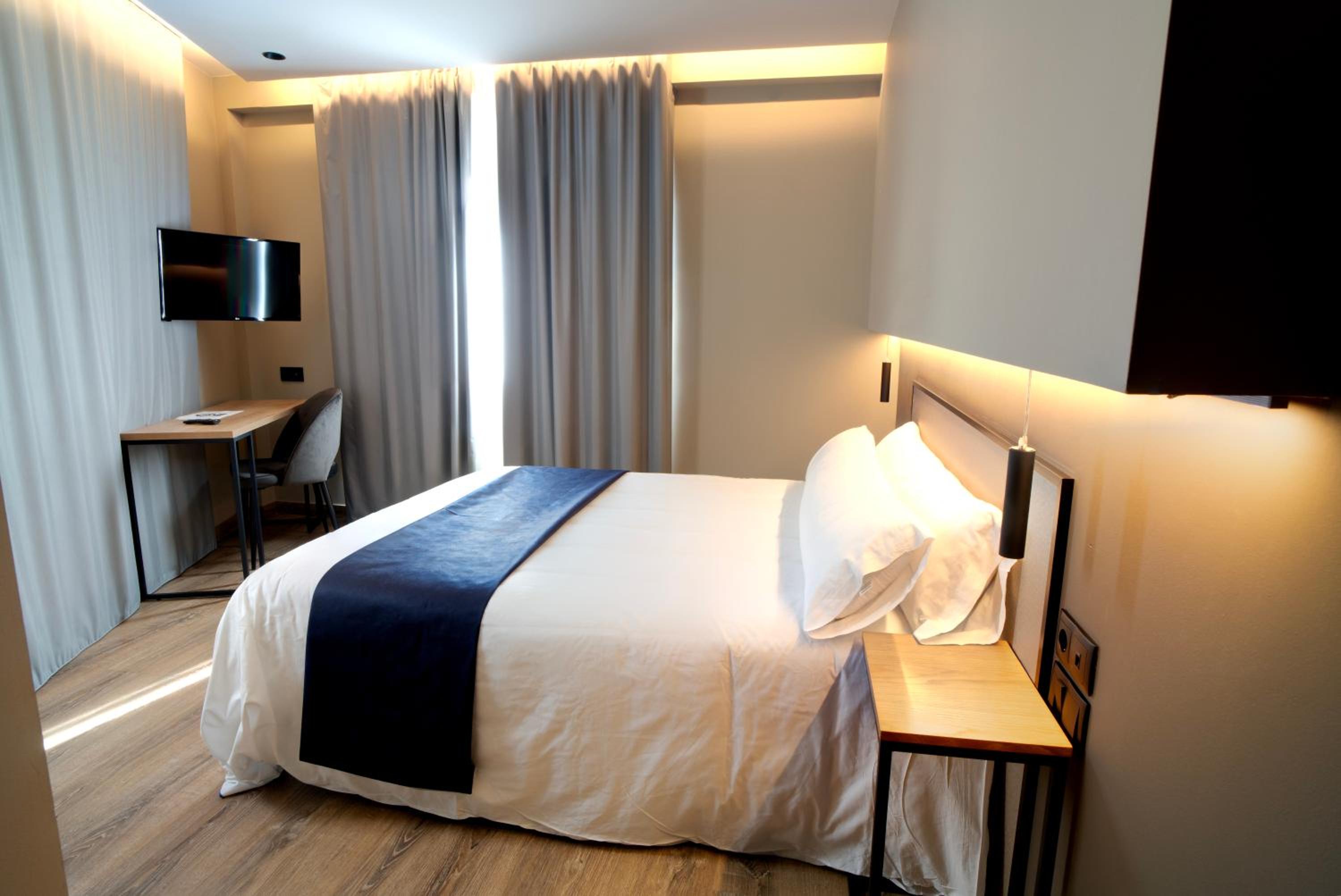 Deluxe Queen Room photo 2