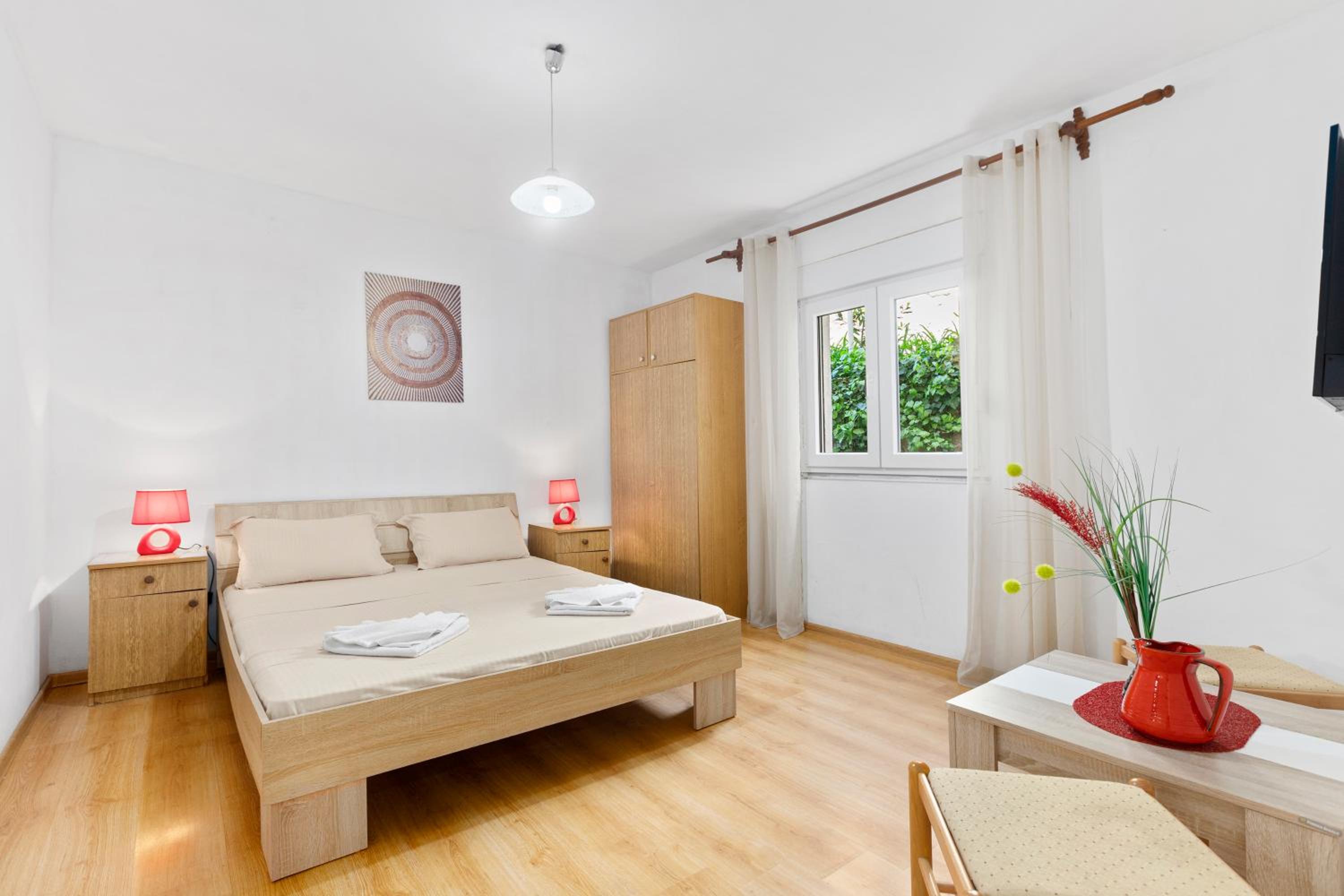 Family Two-Bedroom Apartment with Terrace