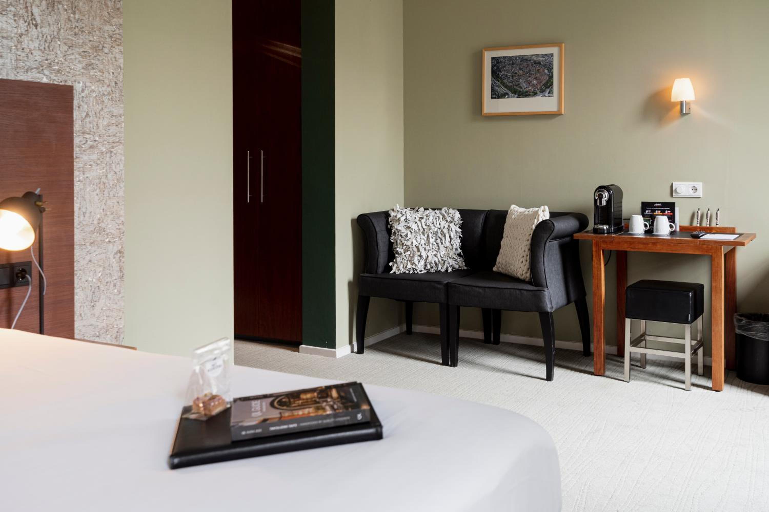 Double Room with Balcony - Photo 2