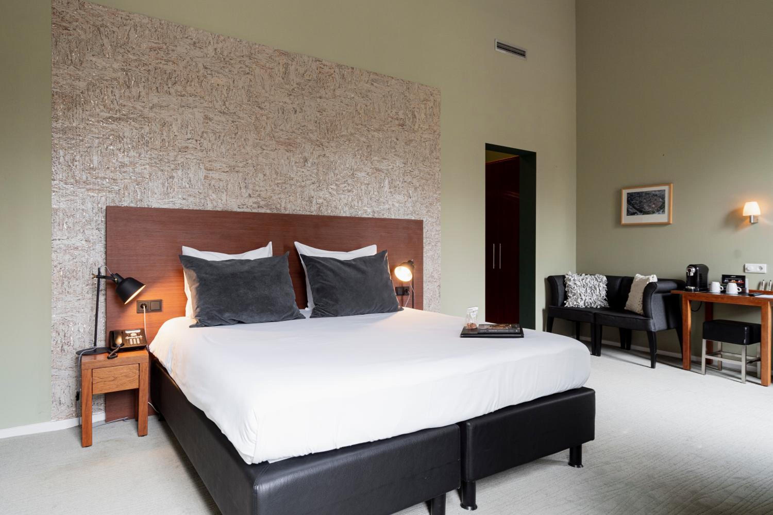 Double Room with Balcony - Photo 1