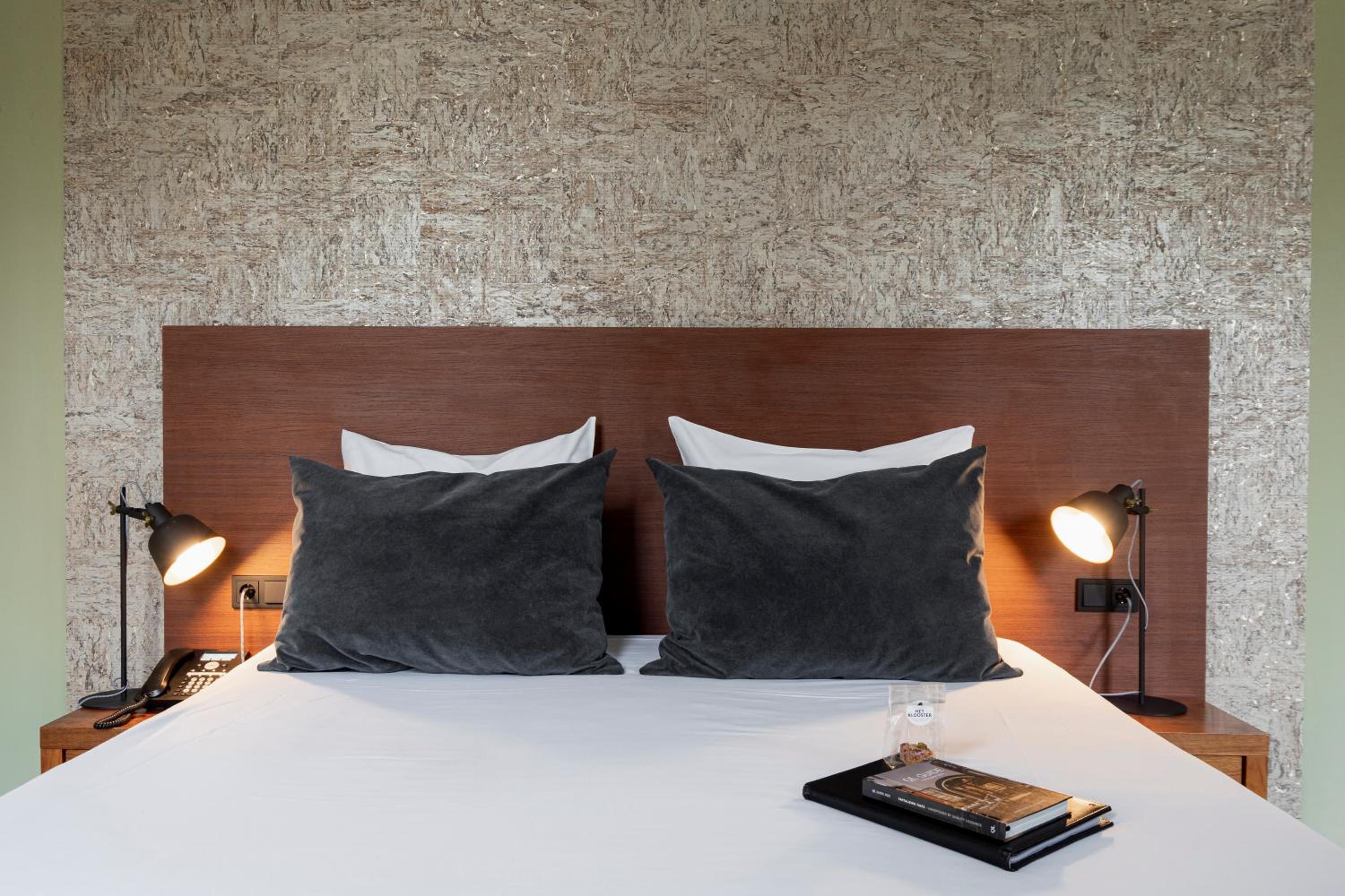 Double Room with Balcony - Photo 6