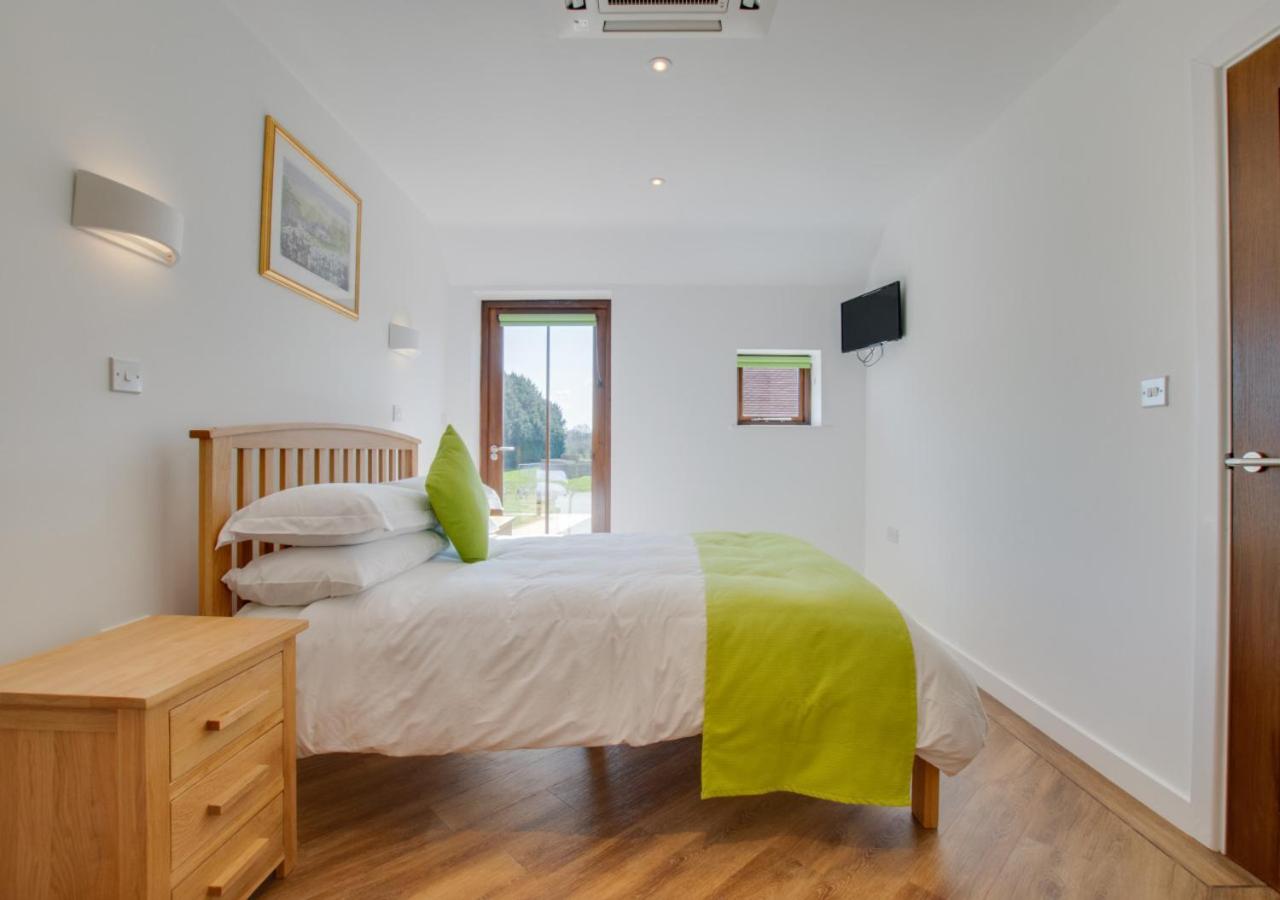 Two-Bedroom House photo 3