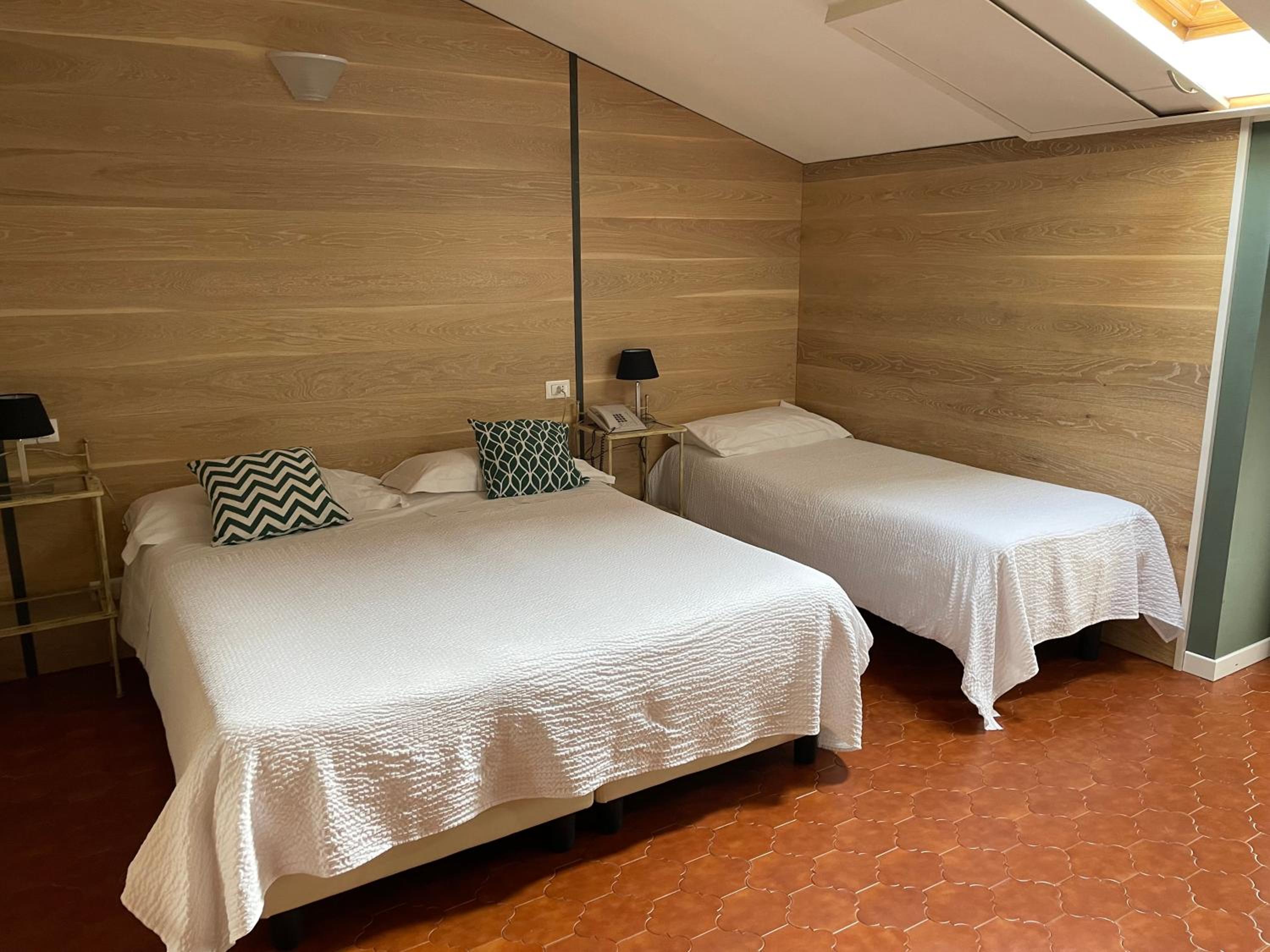 Triple Room - Photo 2
