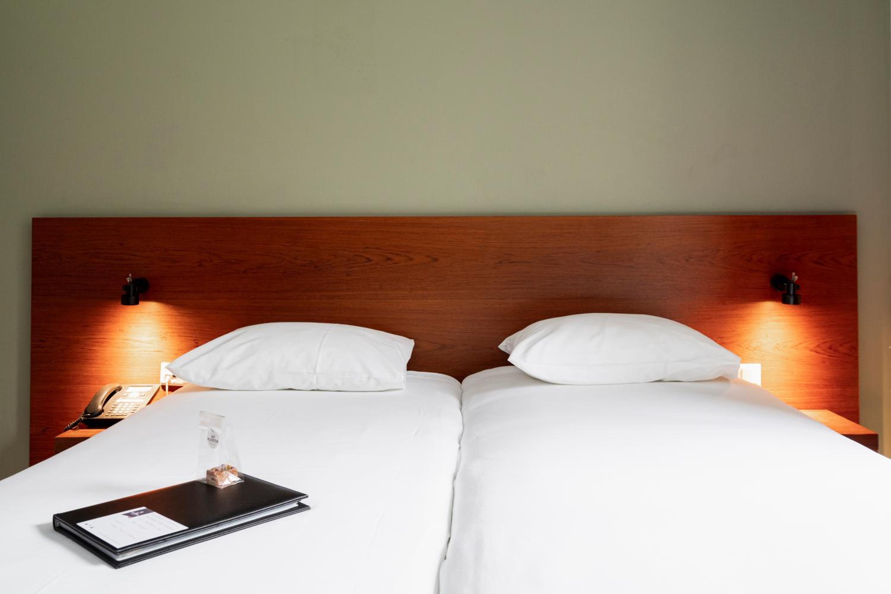 Standard Twin Room - Photo 4