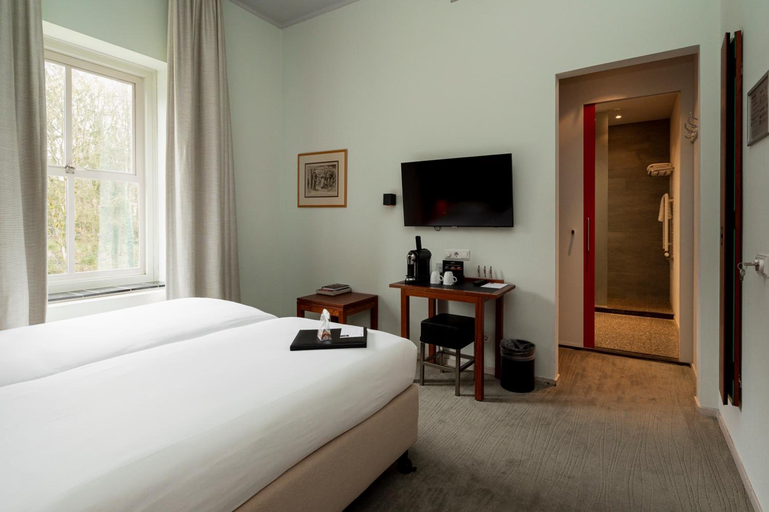 Standard Twin Room - Photo 6
