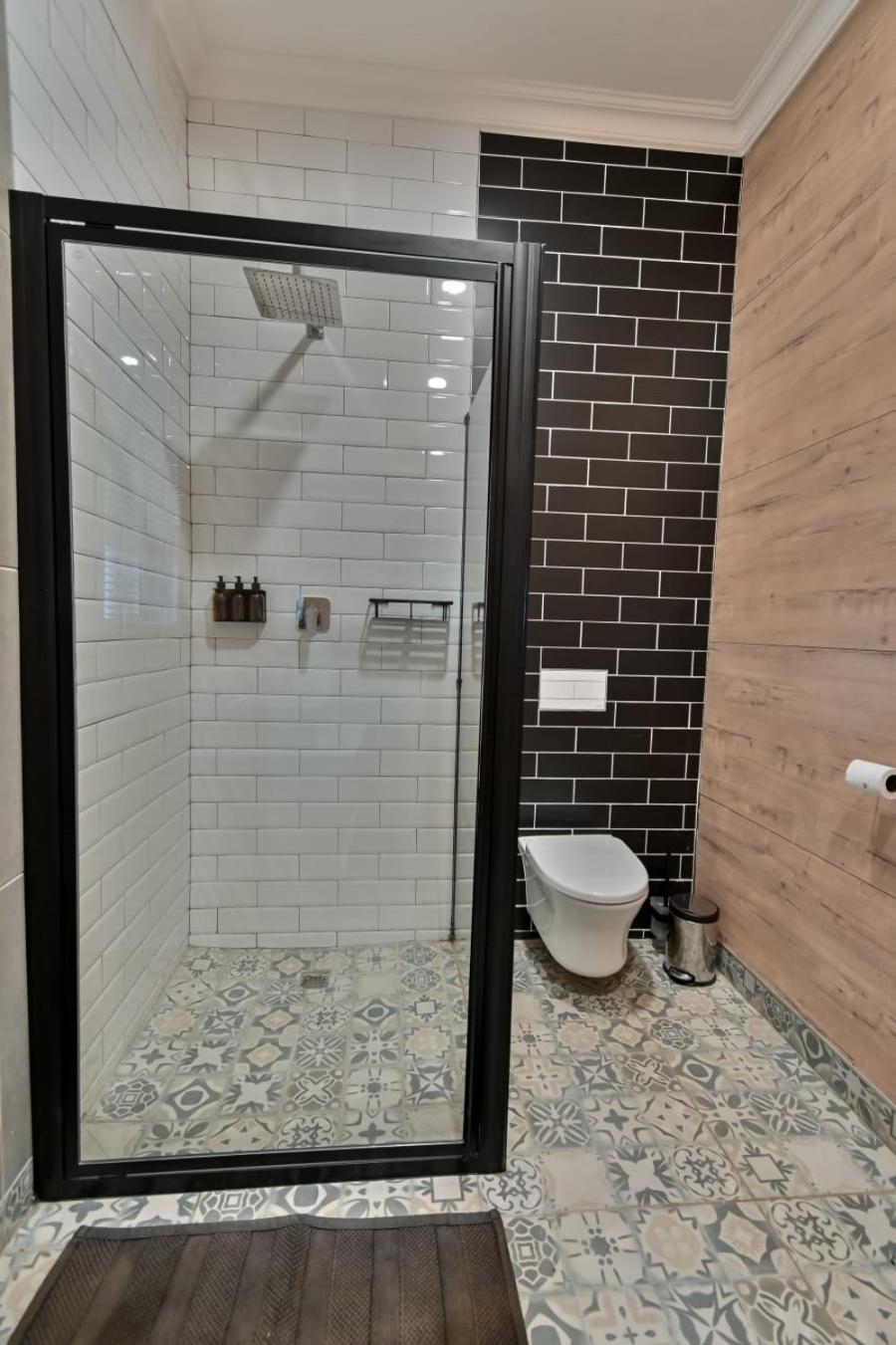 Superior Suite - Photo 8