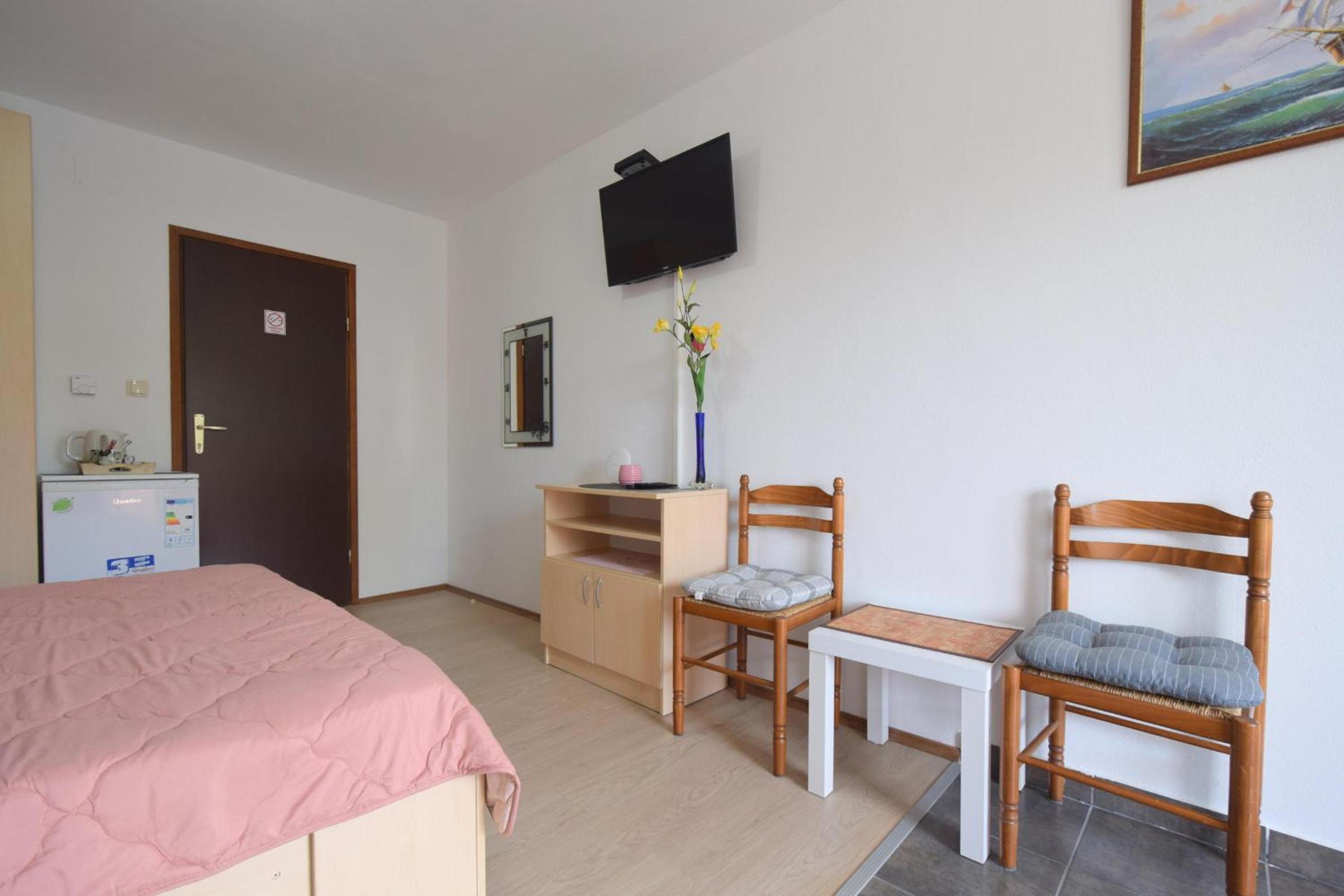 Double Room - Ground Floor photo 2