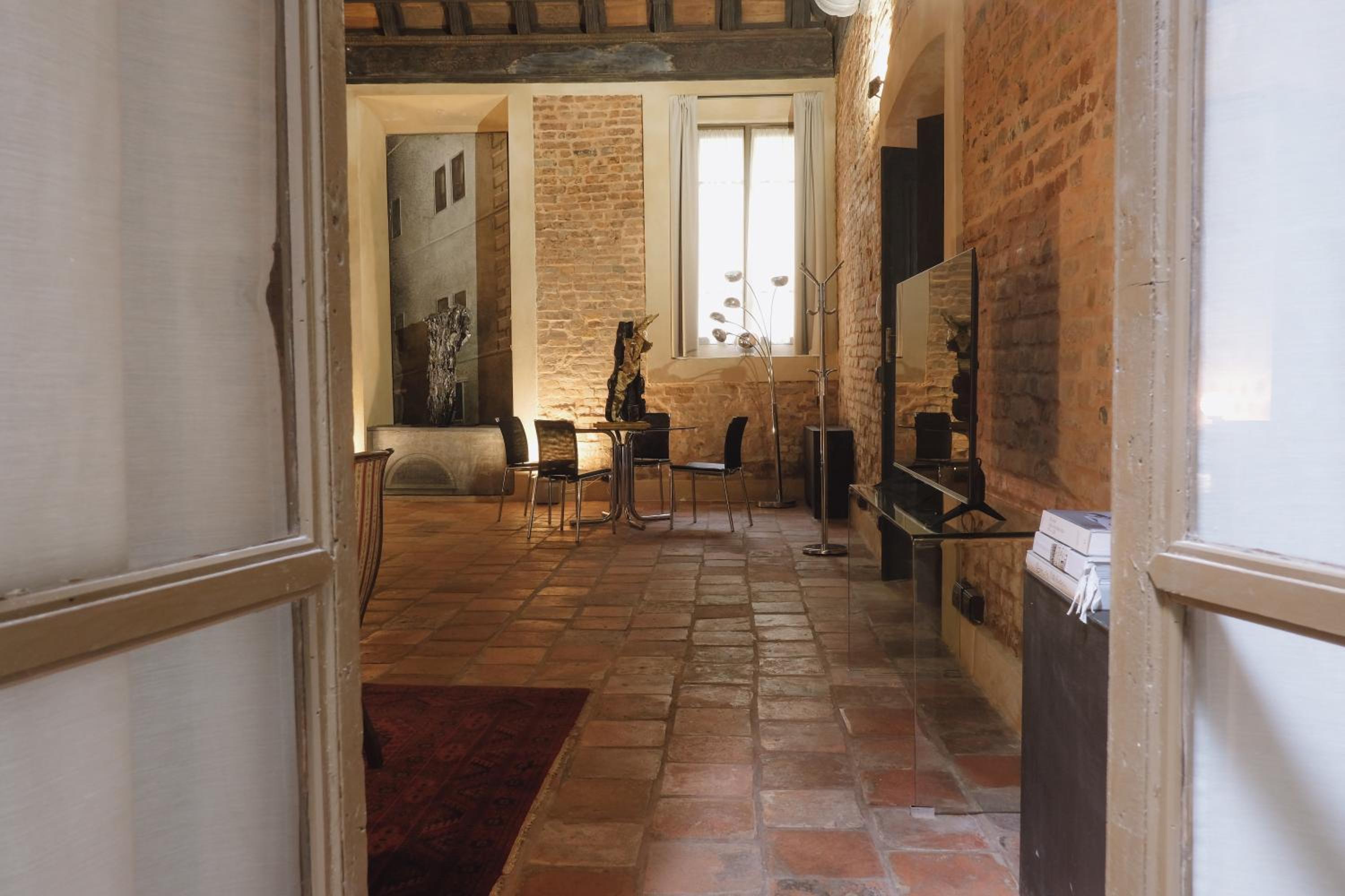 Deluxe Room - Photo 9