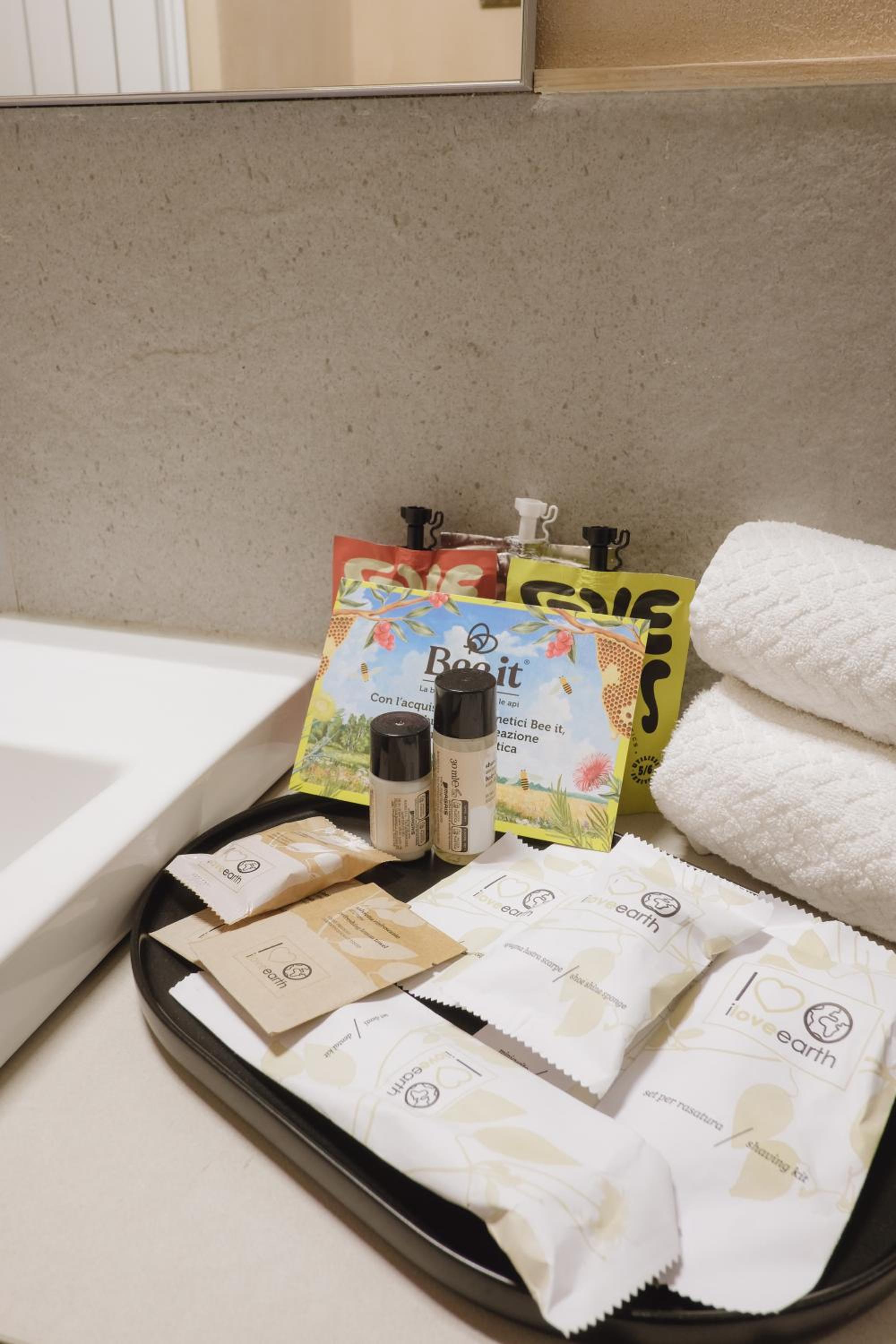 Deluxe Room - Photo 19