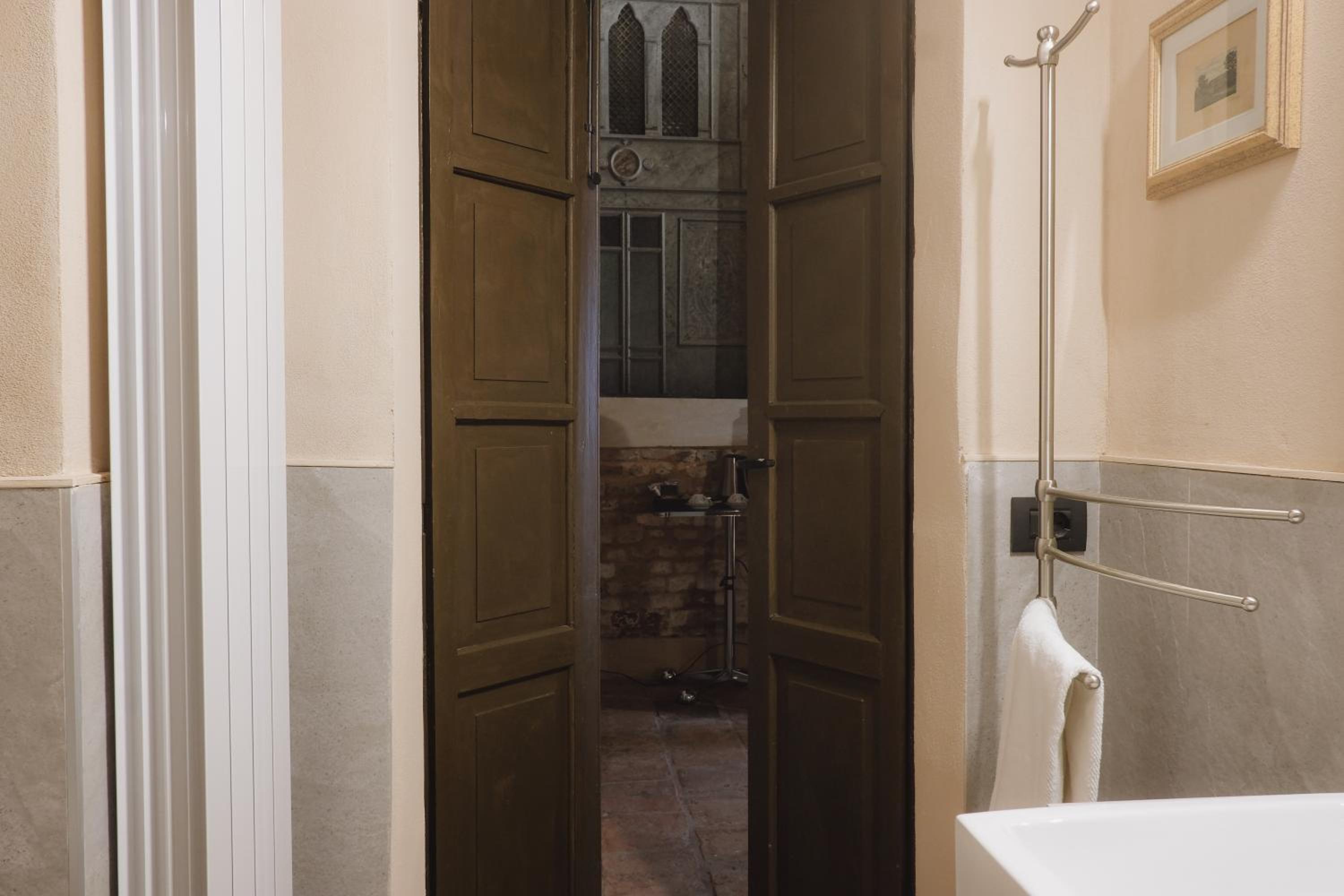 Deluxe Room - Photo 18