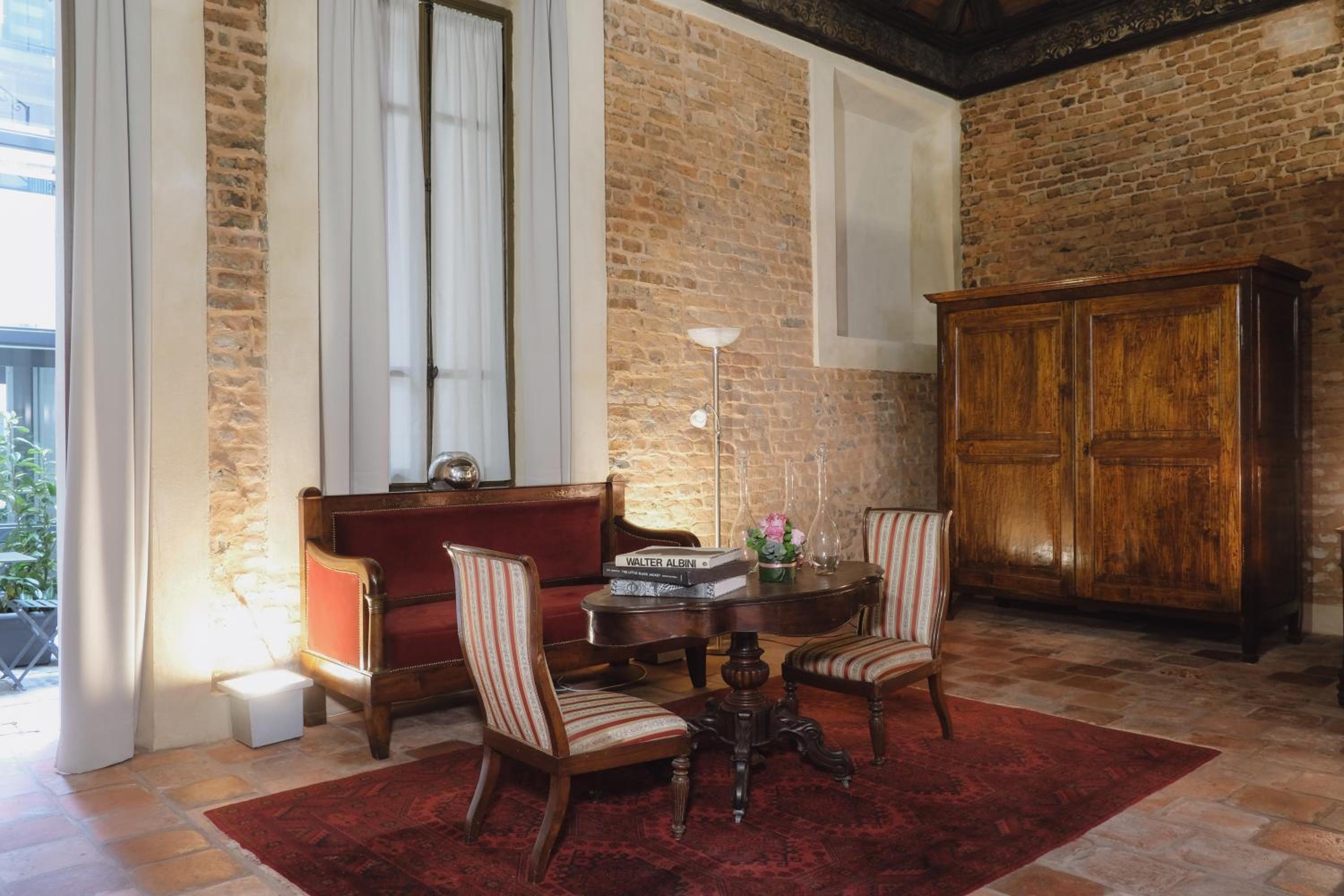 Deluxe Room - Photo 7