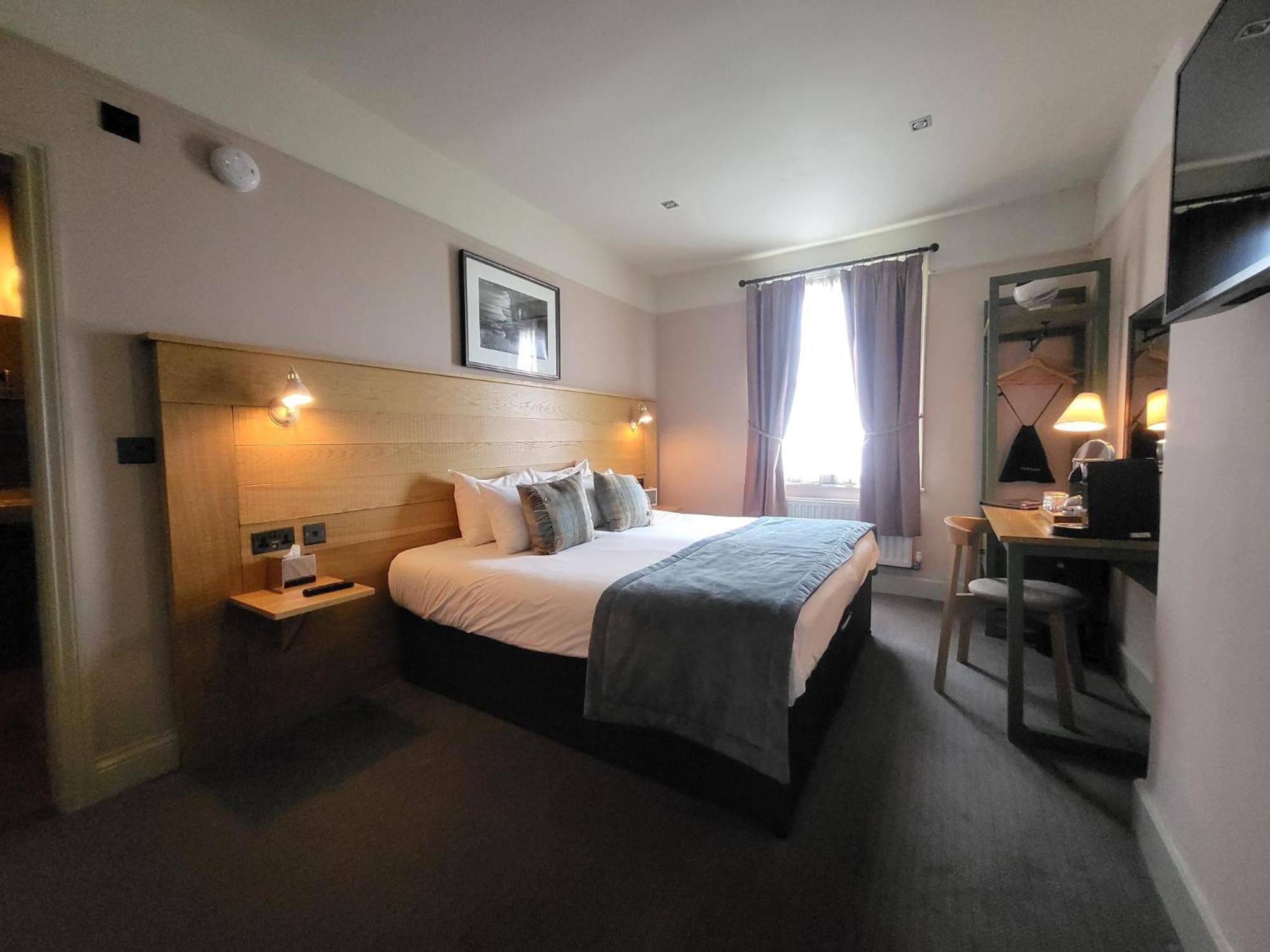 Deluxe Double or Twin Room photo 1