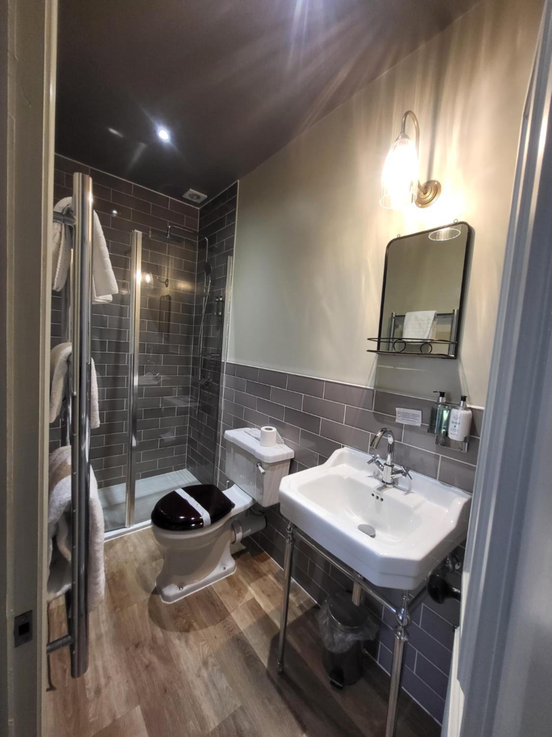 Double Room - Photo 5