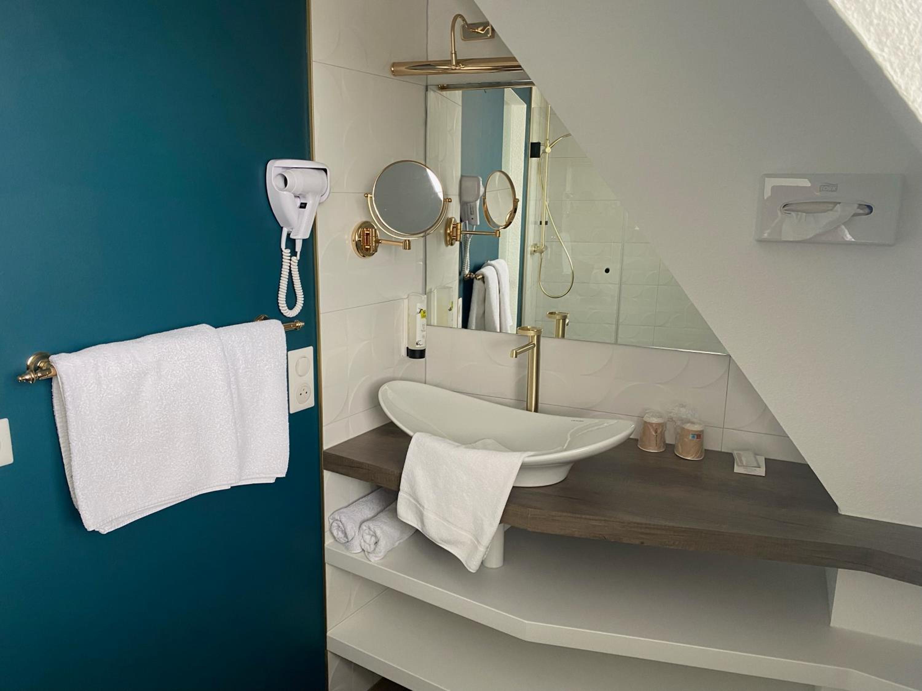 Superior Twin Room - Photo 4