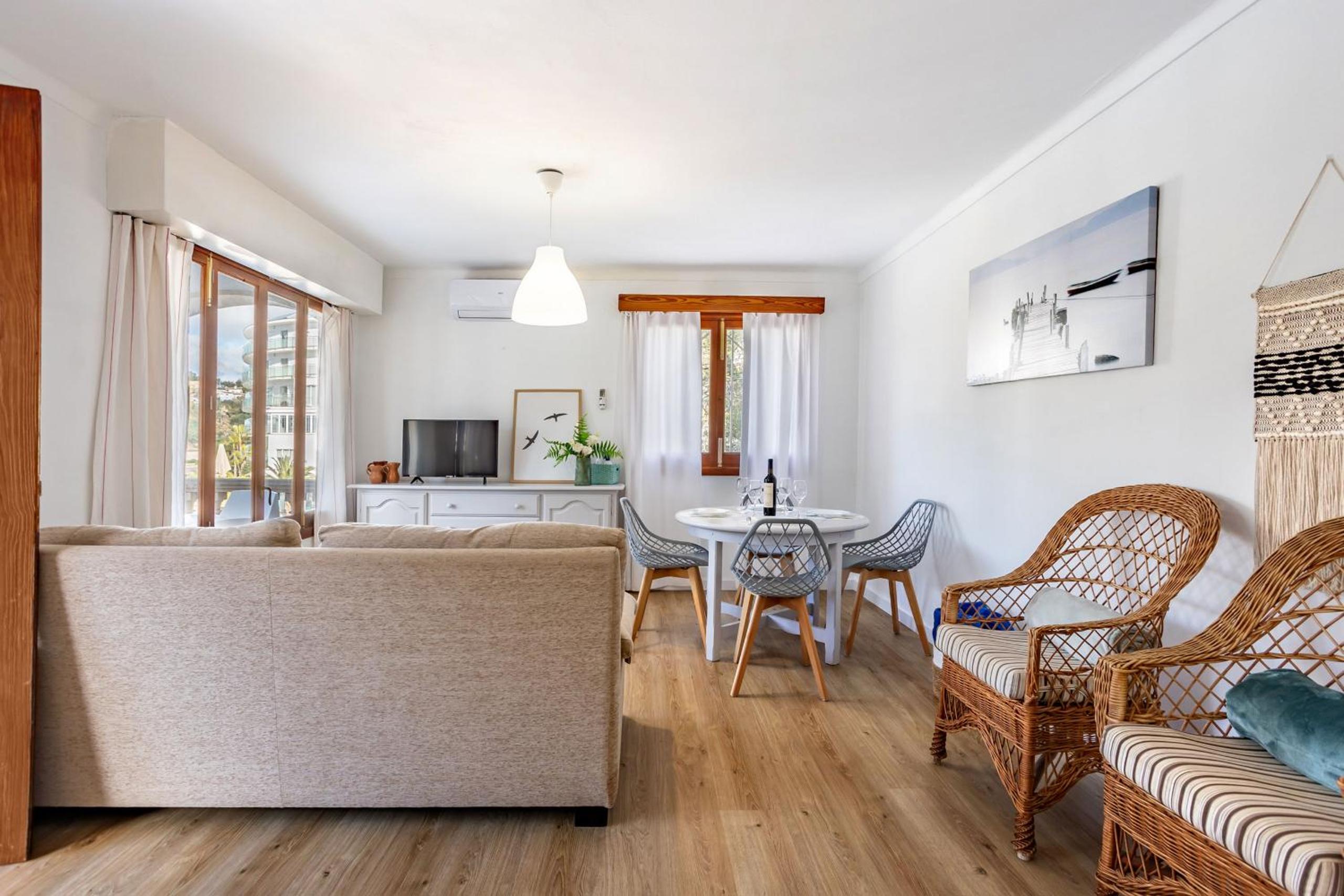 Two-Bedroom Apartment with Sea View thumbnail 5
