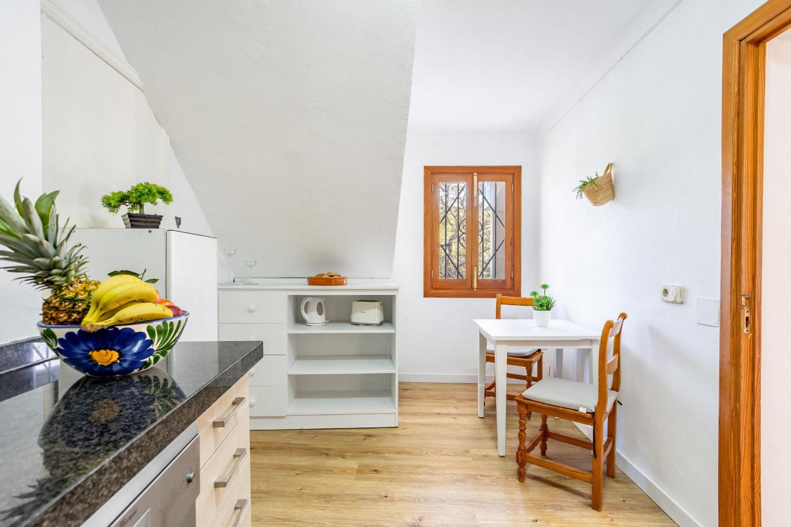 Two-Bedroom Apartment with Sea View thumbnail 6