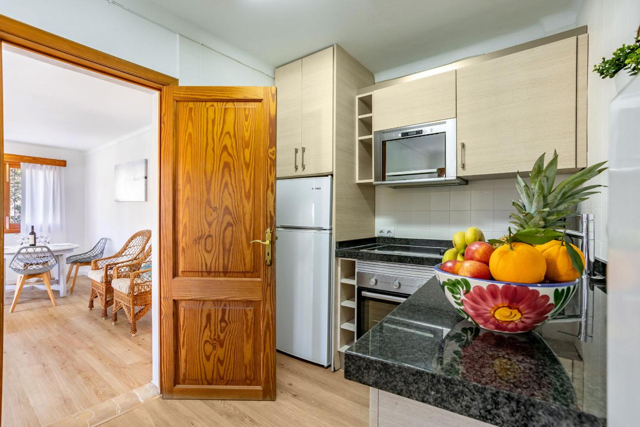 Two-Bedroom Apartment with Sea View thumbnail 5