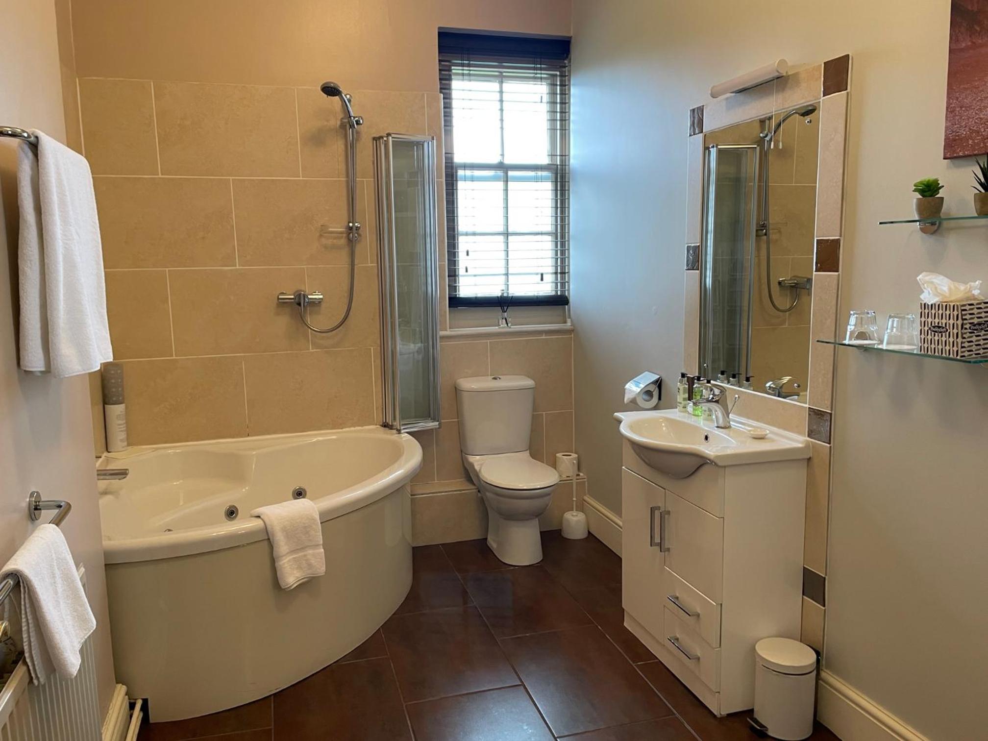 Suite - Photo 4