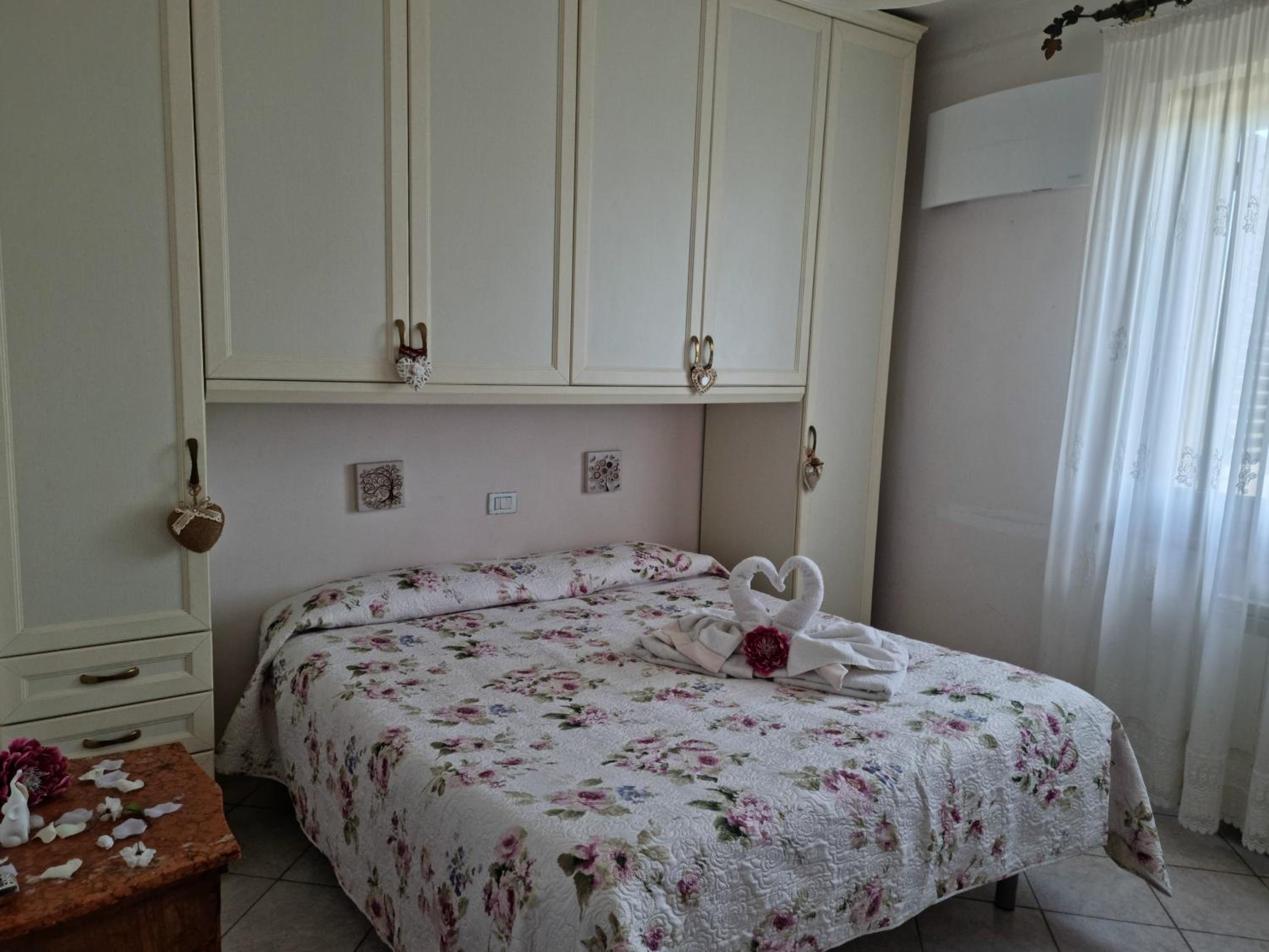 Two-Bedroom Apartment with Balcony - Photo 3