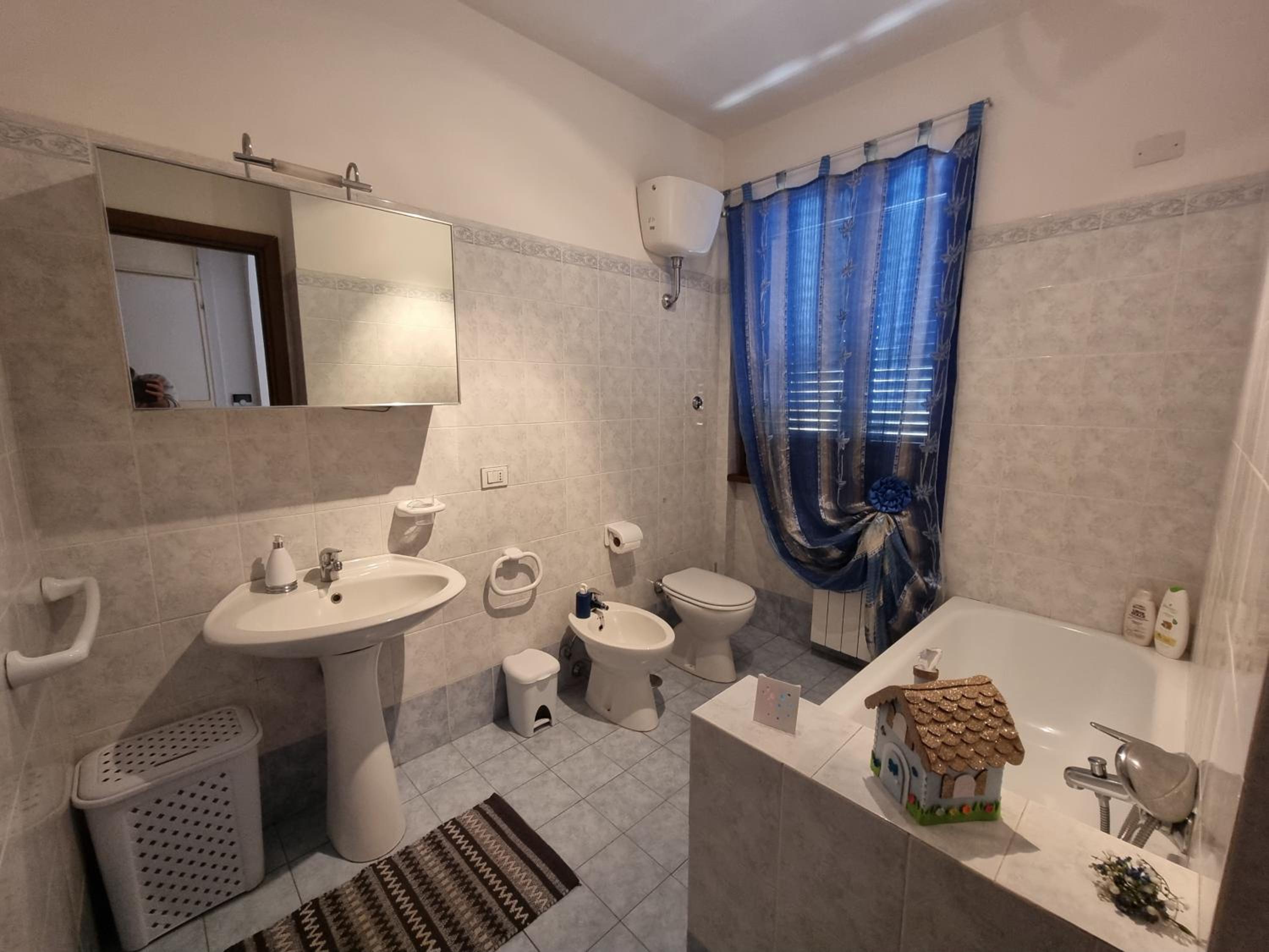Two-Bedroom Apartment with Balcony - Photo 4