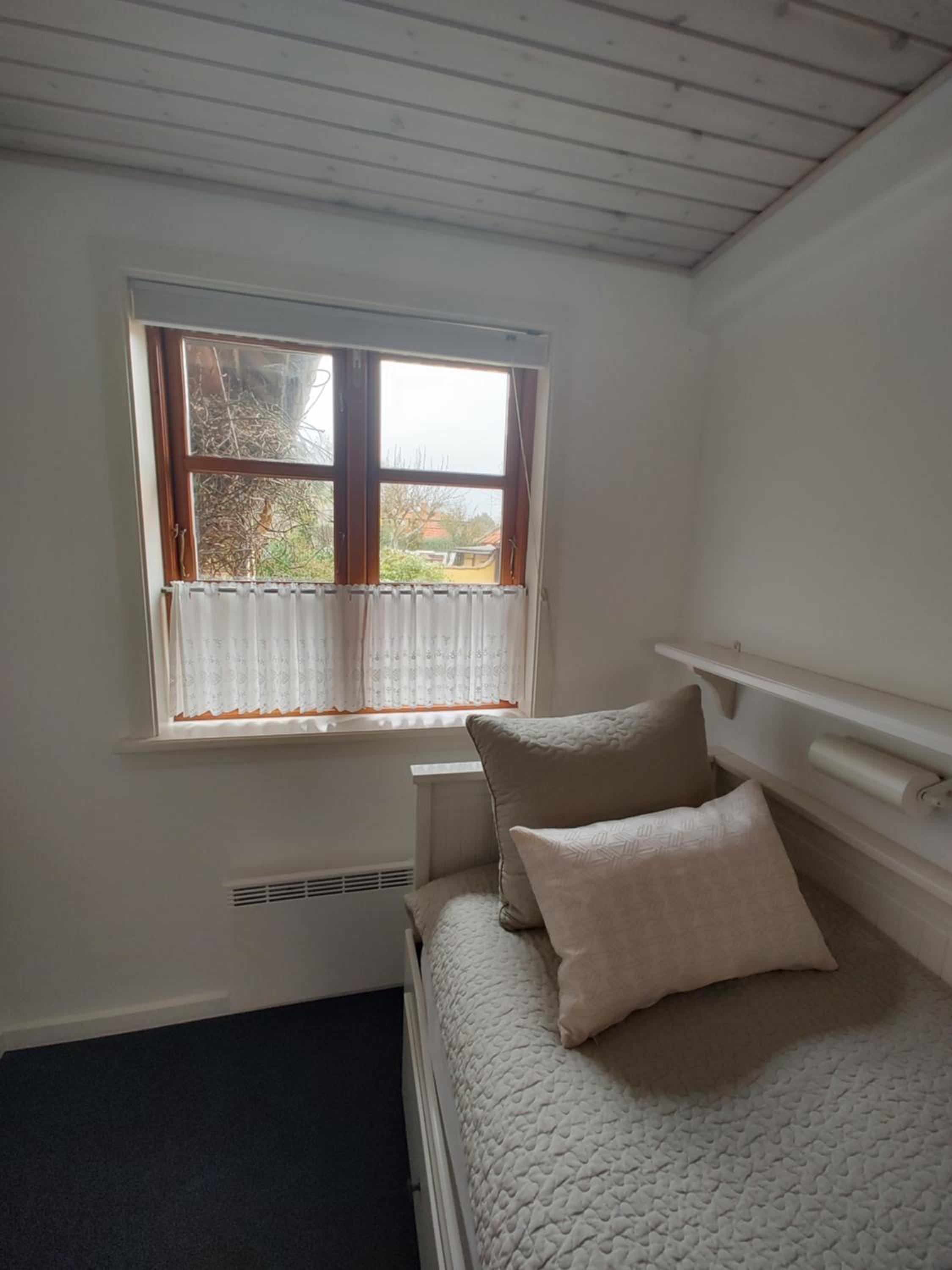 Family Room (2 Adults + 2 Children) - Photo 4