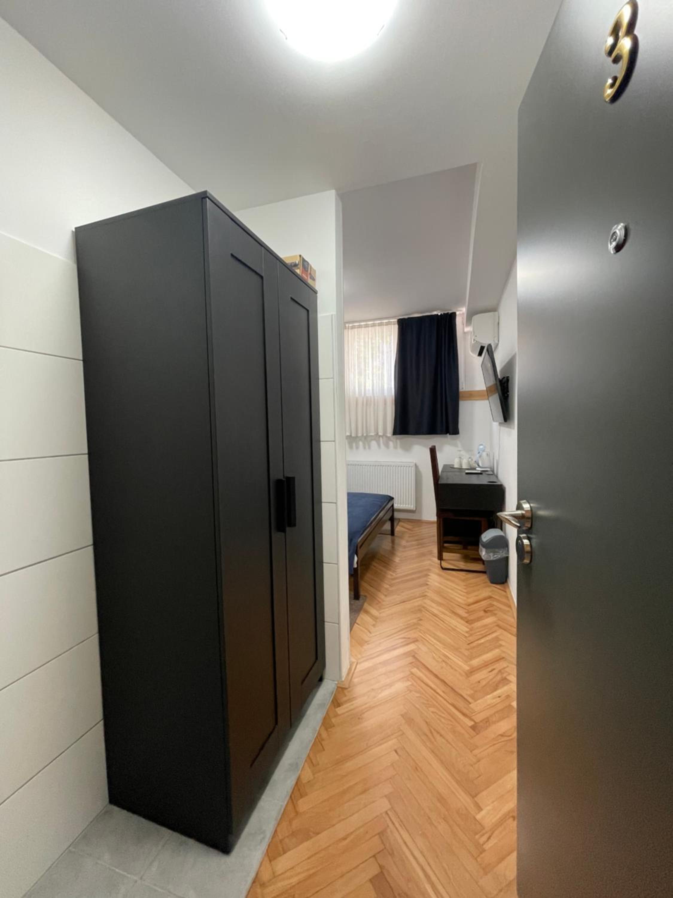 Double Room with Private Bathroom - Photo 1