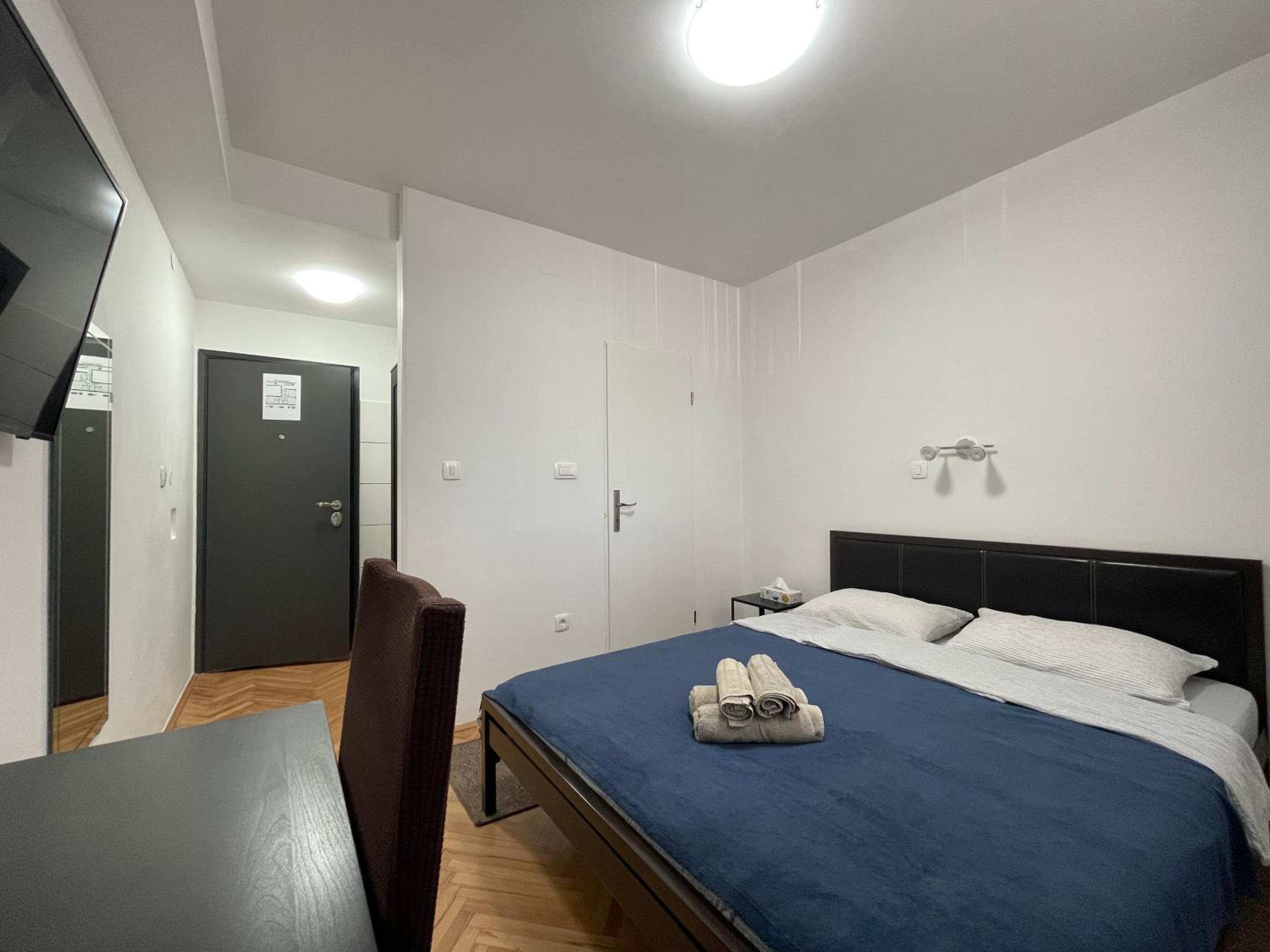 Double Room with Private Bathroom - Photo 4