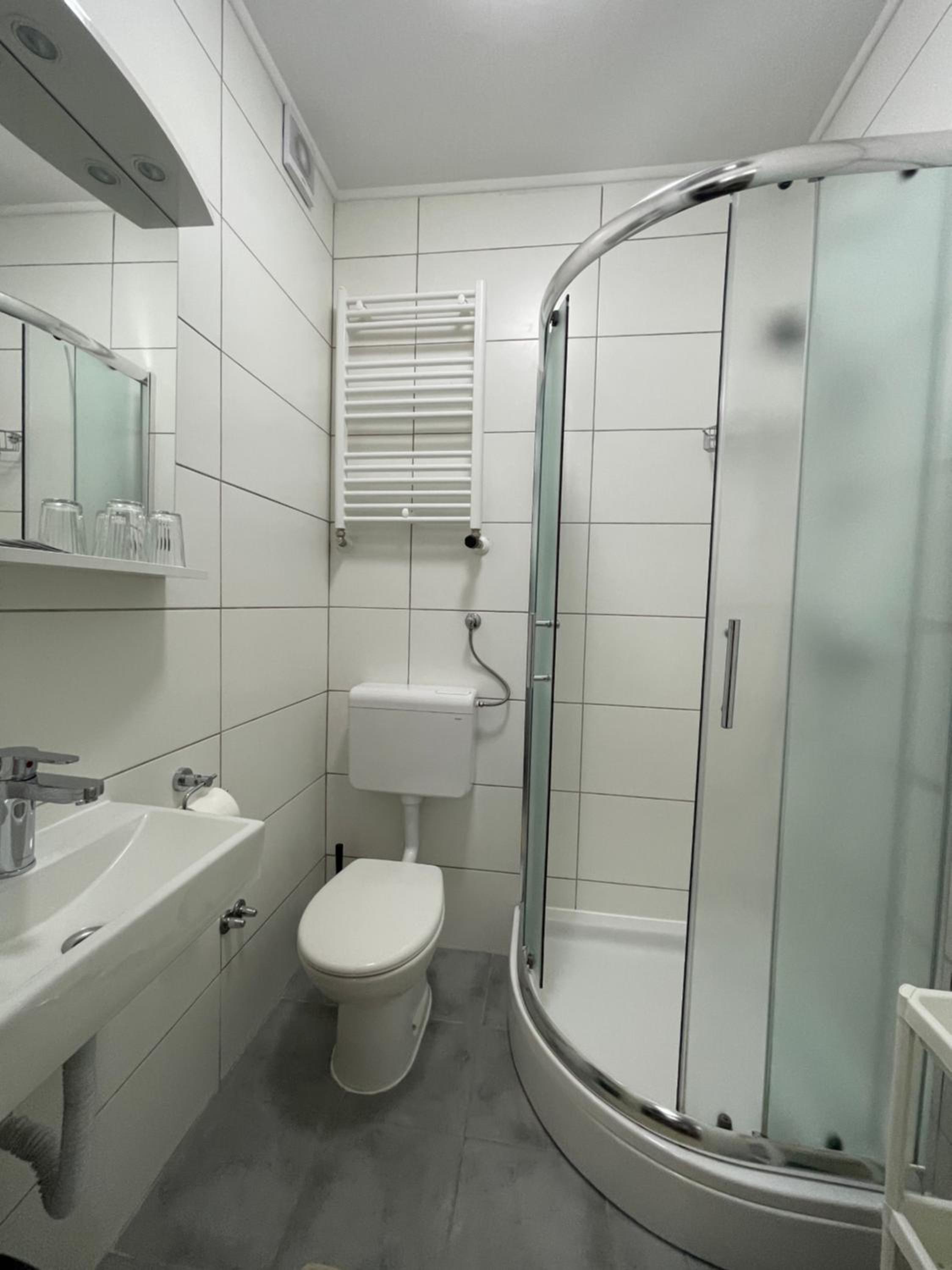 Double Room with Private Bathroom - Photo 5