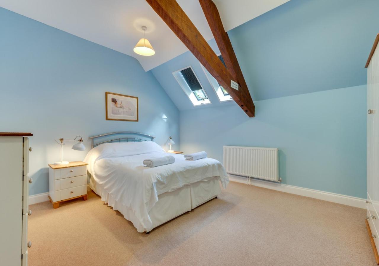Three-Bedroom House photo 3