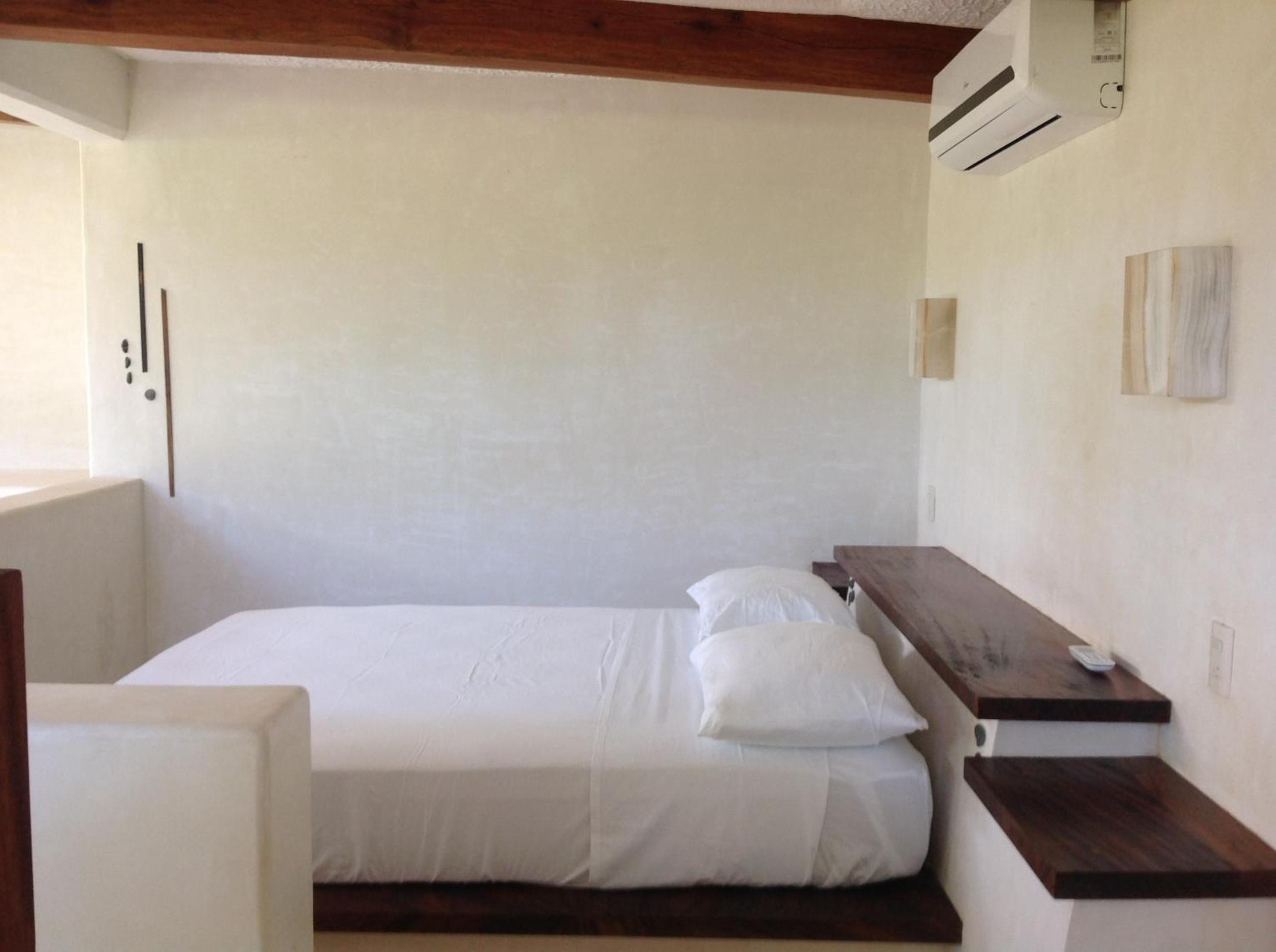 Queen Room with Two Queen Beds photo 3