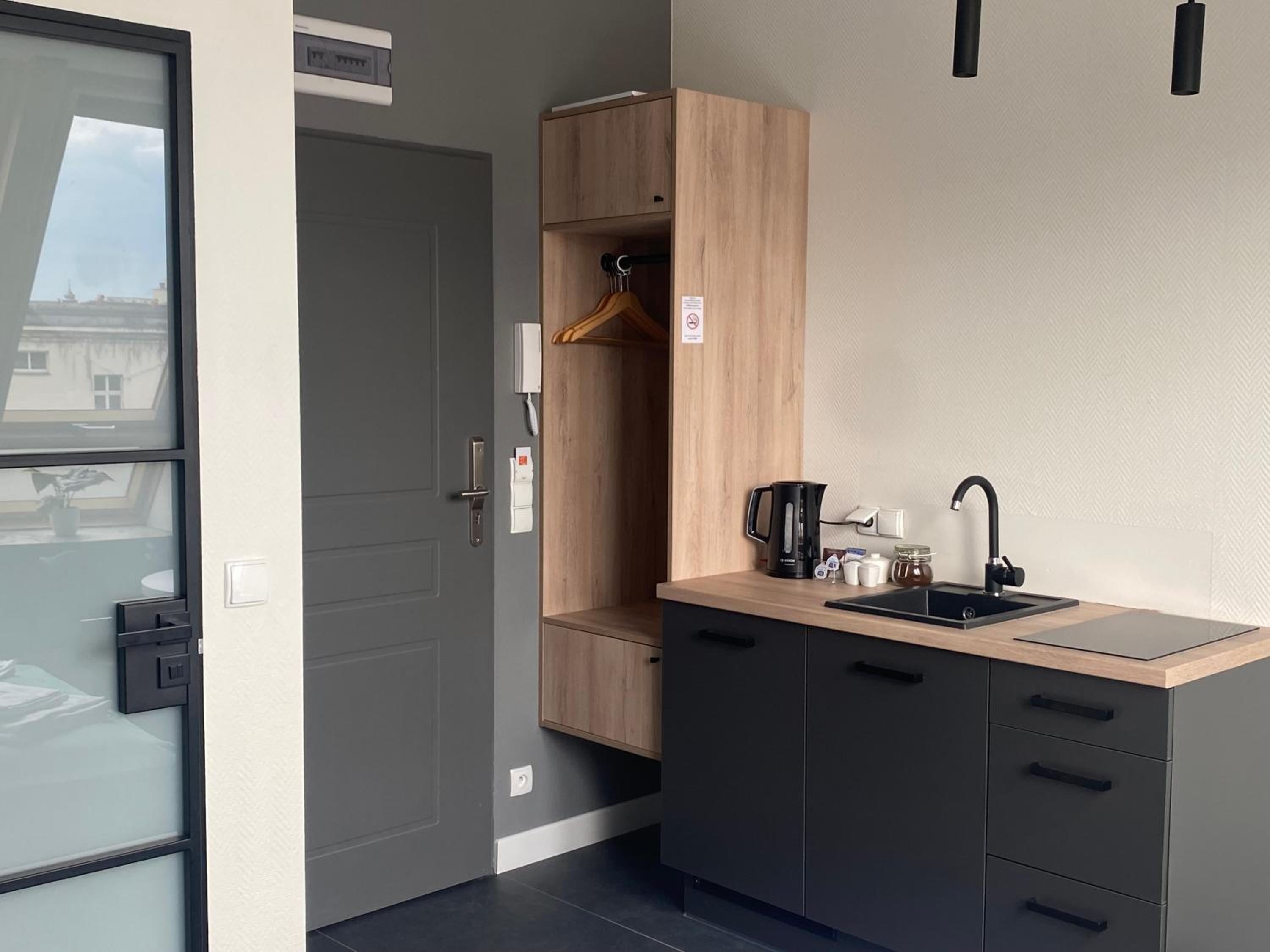 Studio Apartment - Photo 20