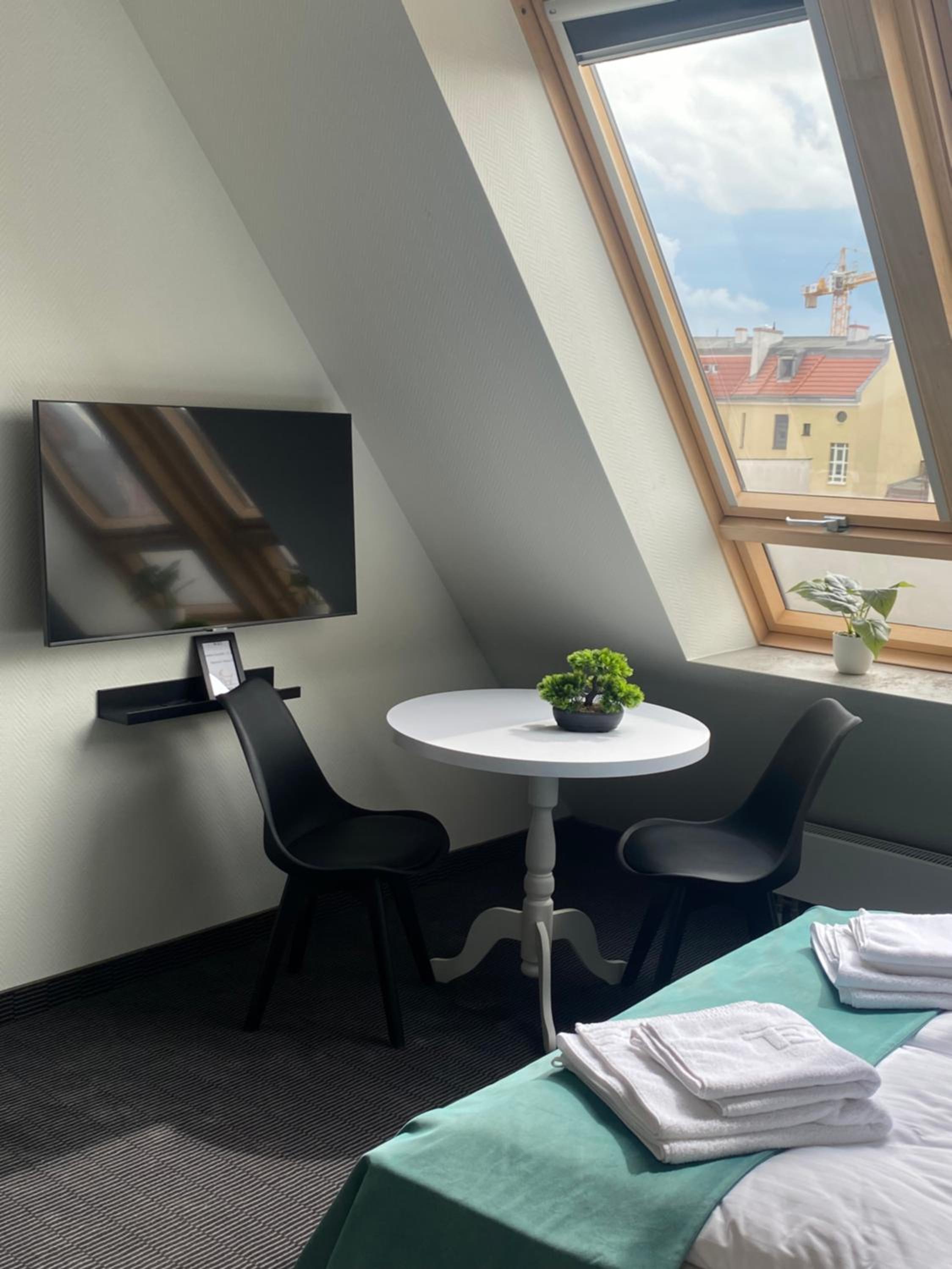 Studio Apartment - Photo 16