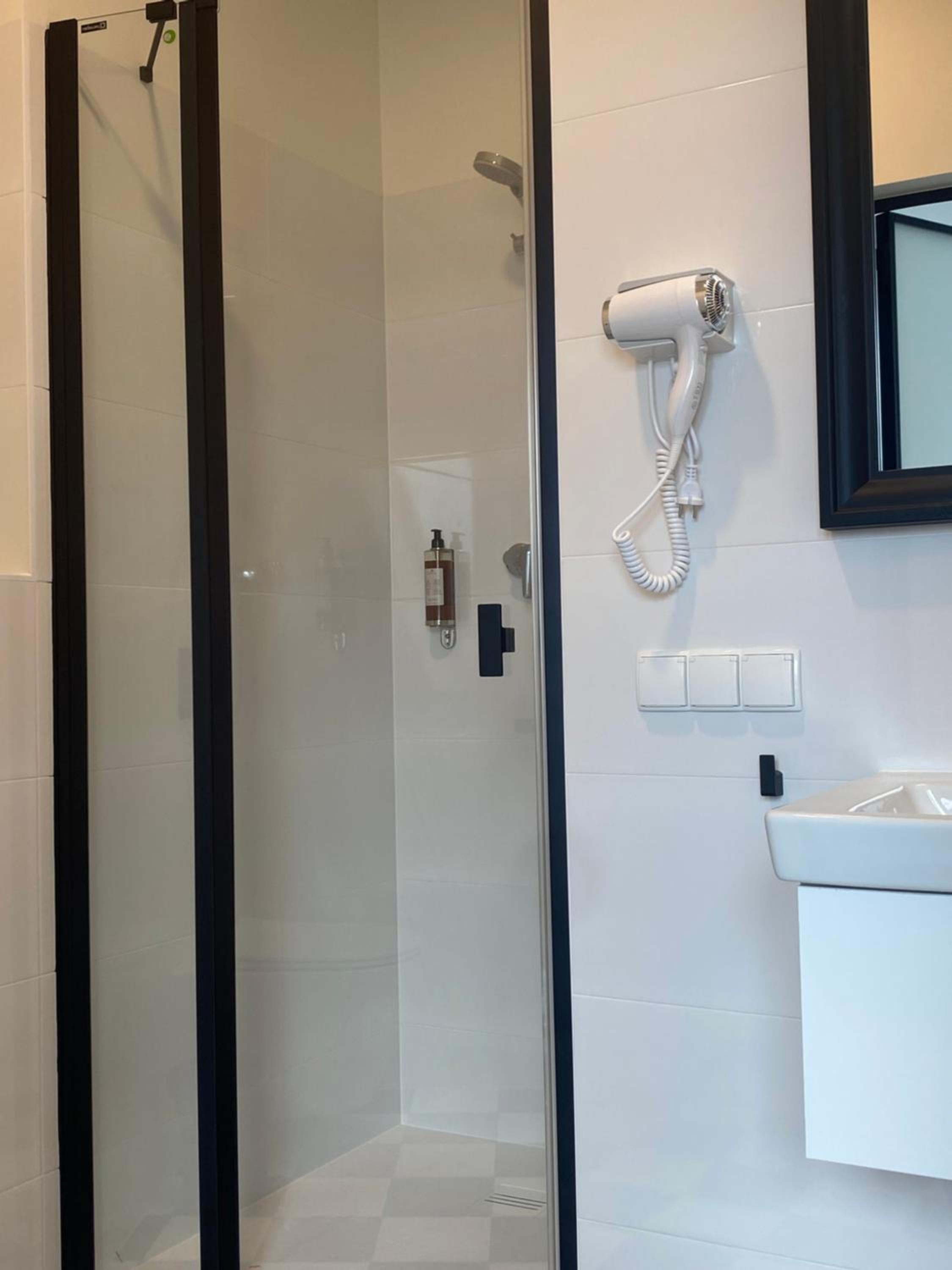 Studio Apartment - Photo 8