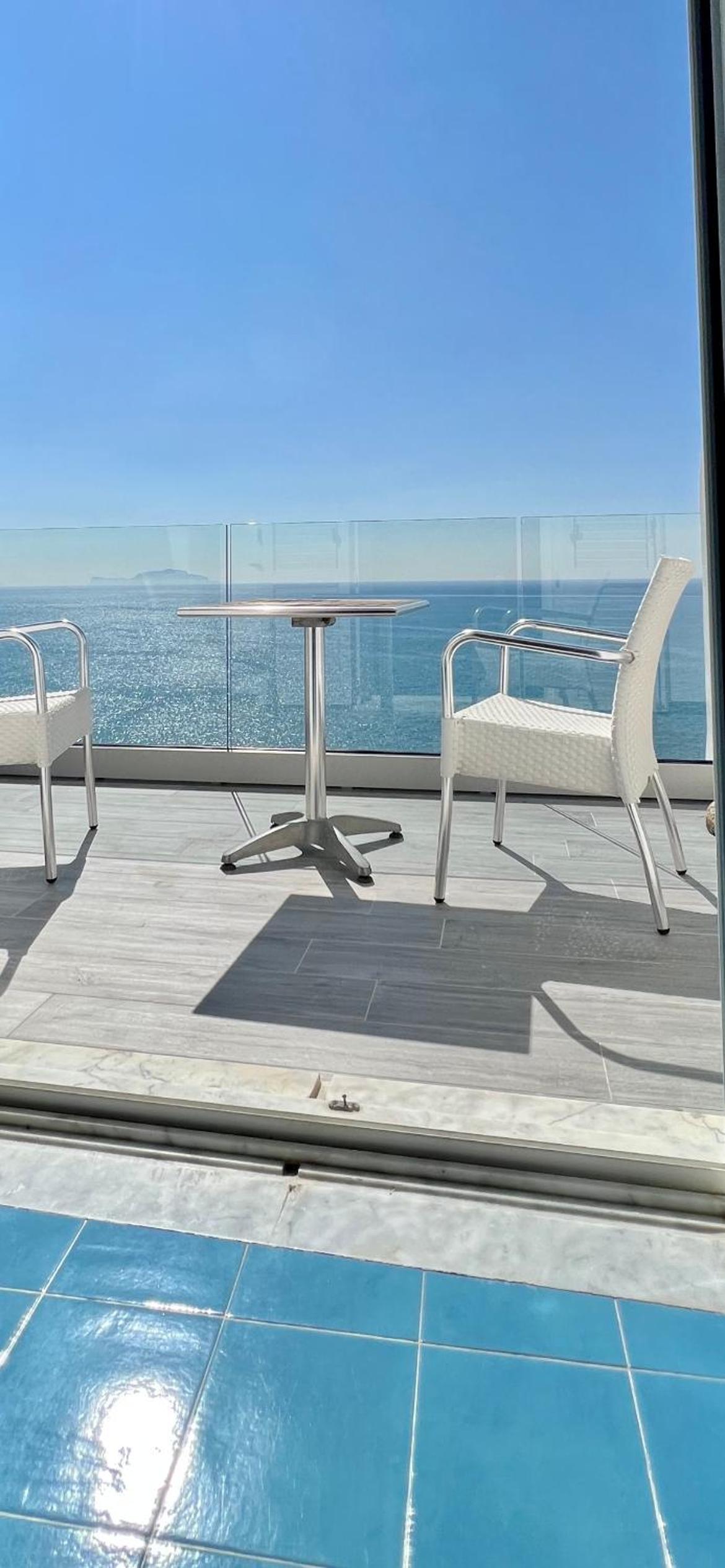 Deluxe Double Room with Balcony and Sea View - Photo 7