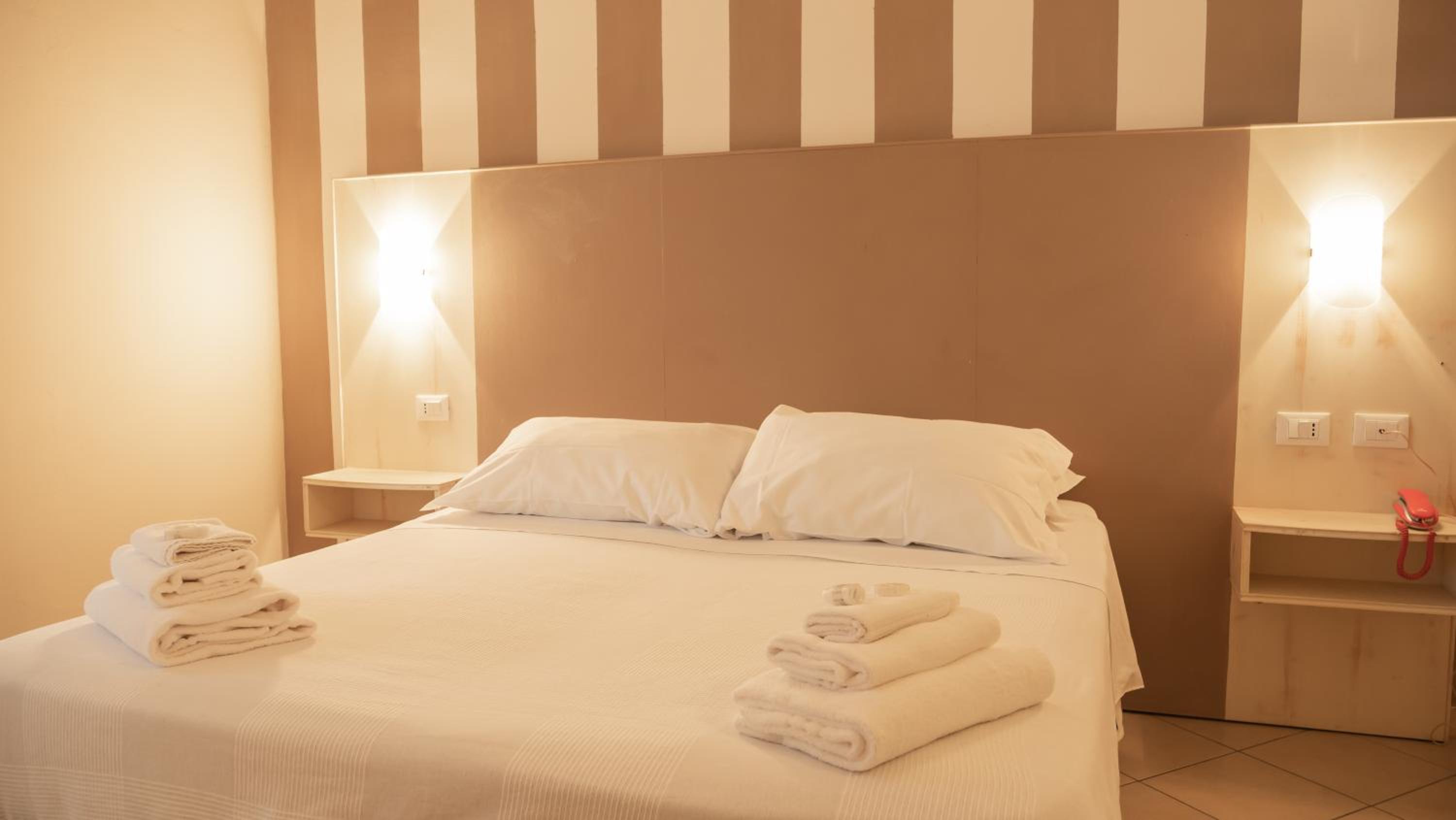 Standard Double Room - Photo 3