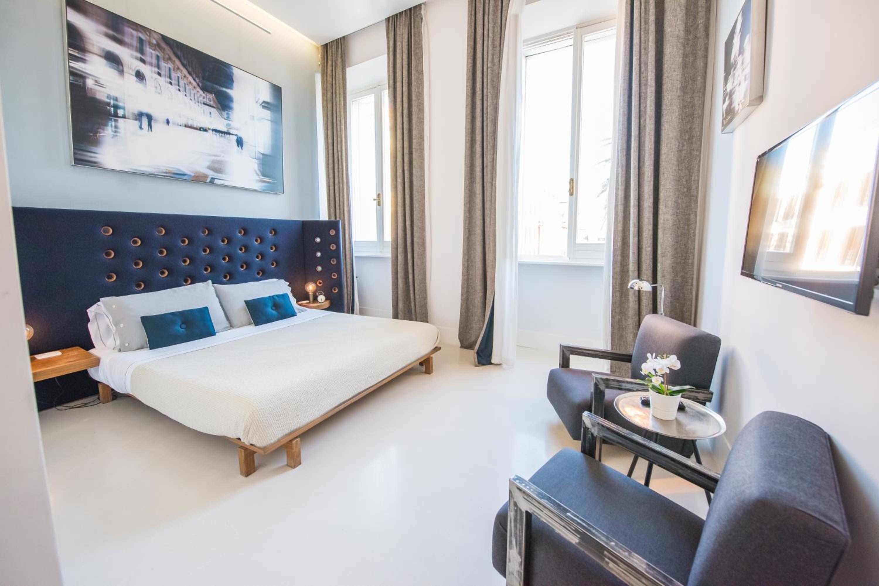 Junior Suite with Landmark View photo 2