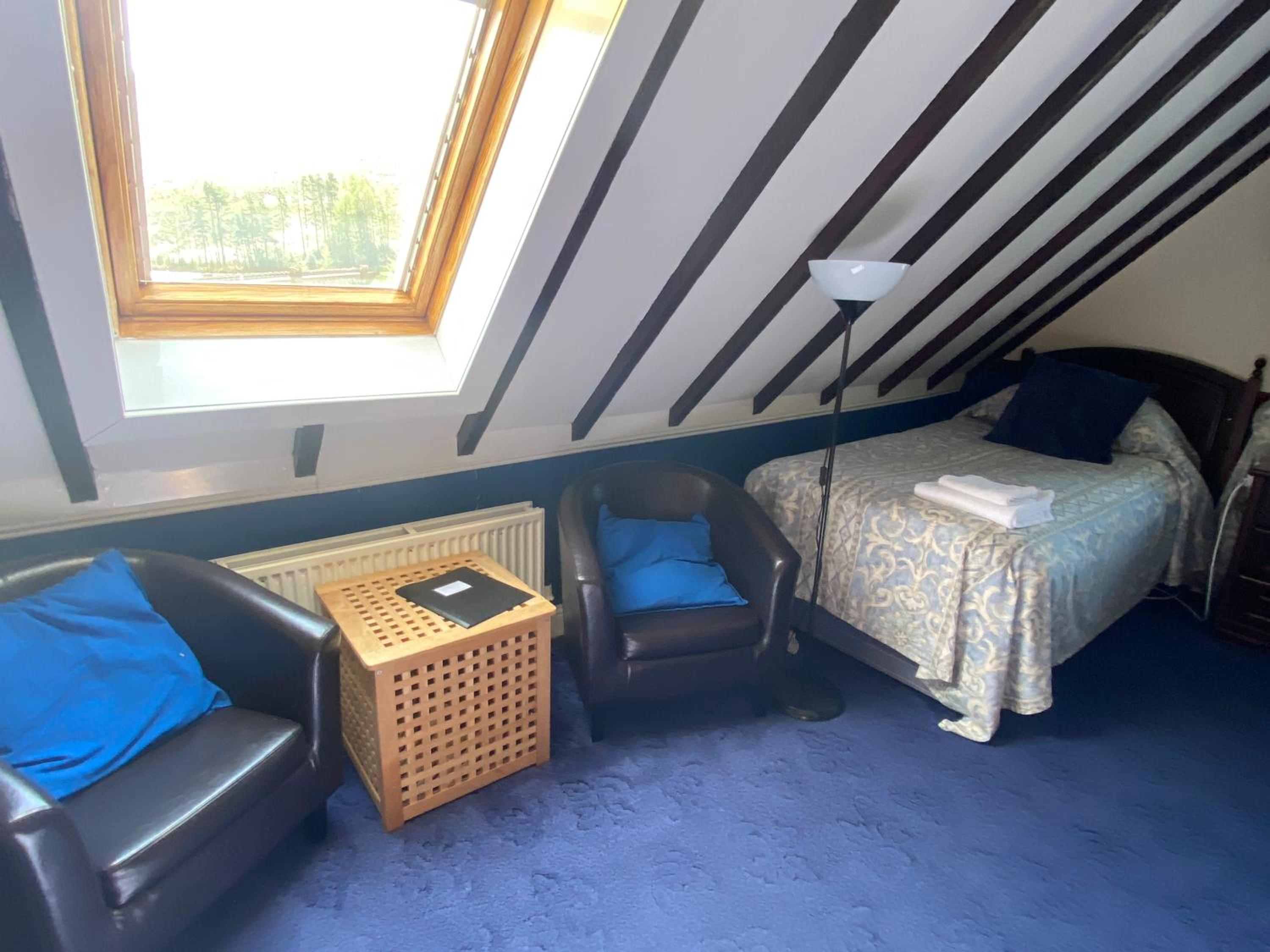 Twin Room with Private Bathroom - Photo 1