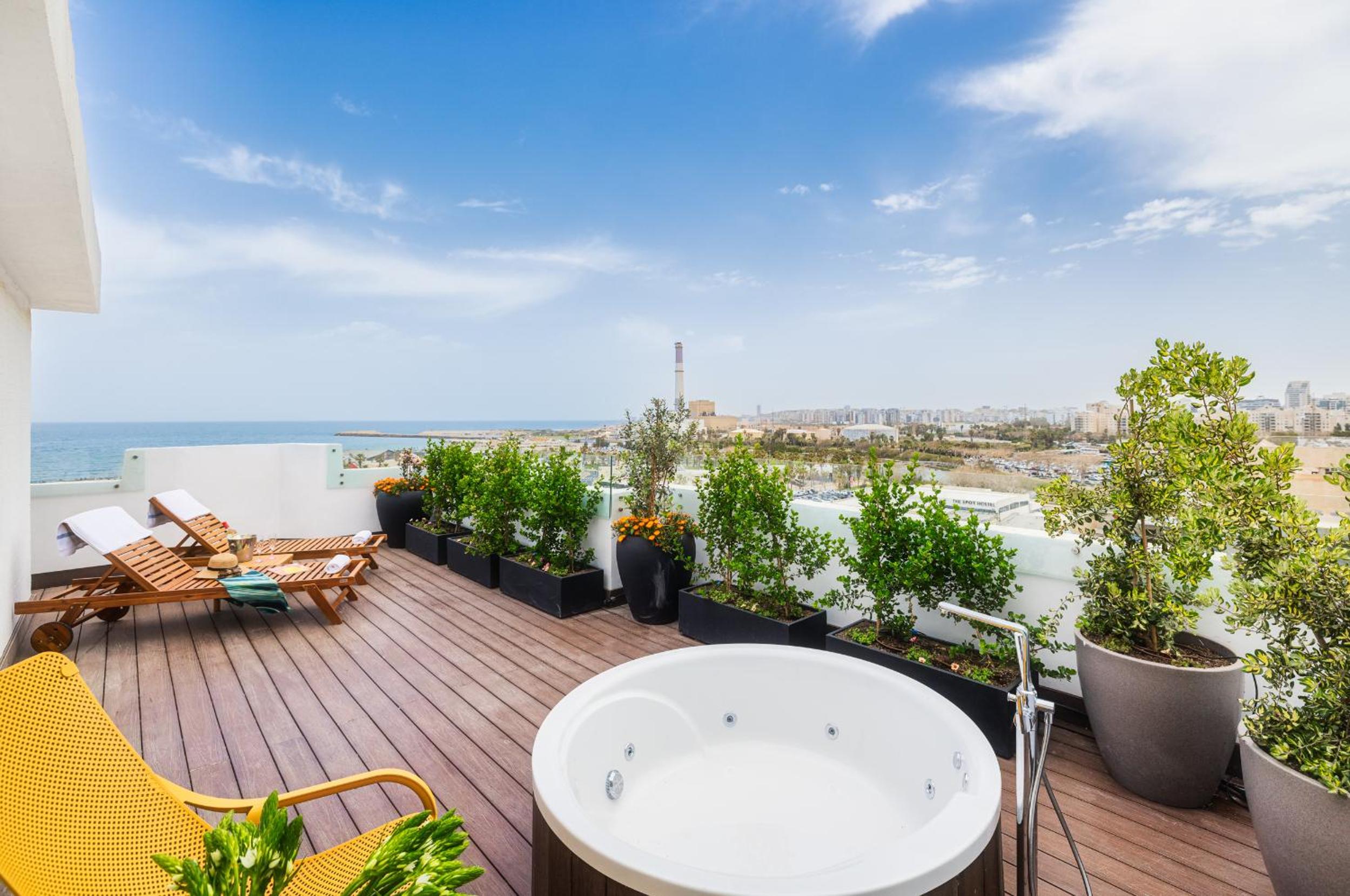 Terrace Suite with Jacuzzi photo 3