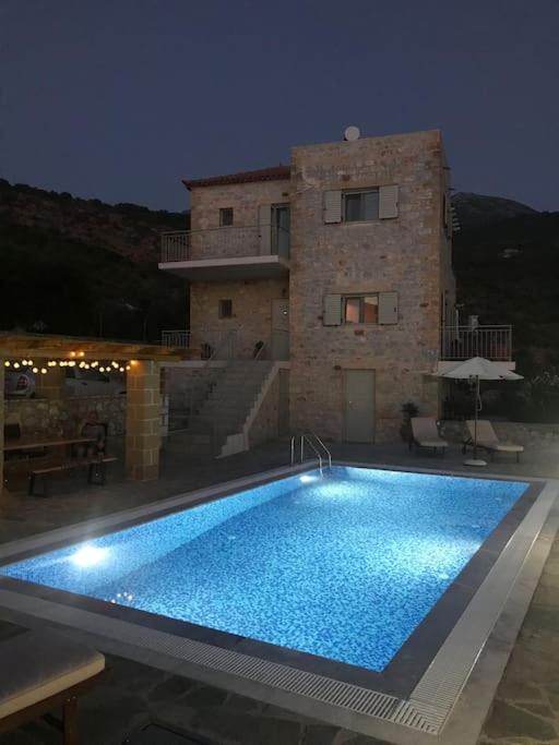 Villa photo 2