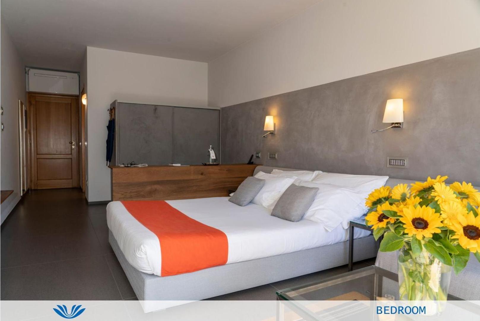 Junior Suite with Partial Lake View - Photo 3