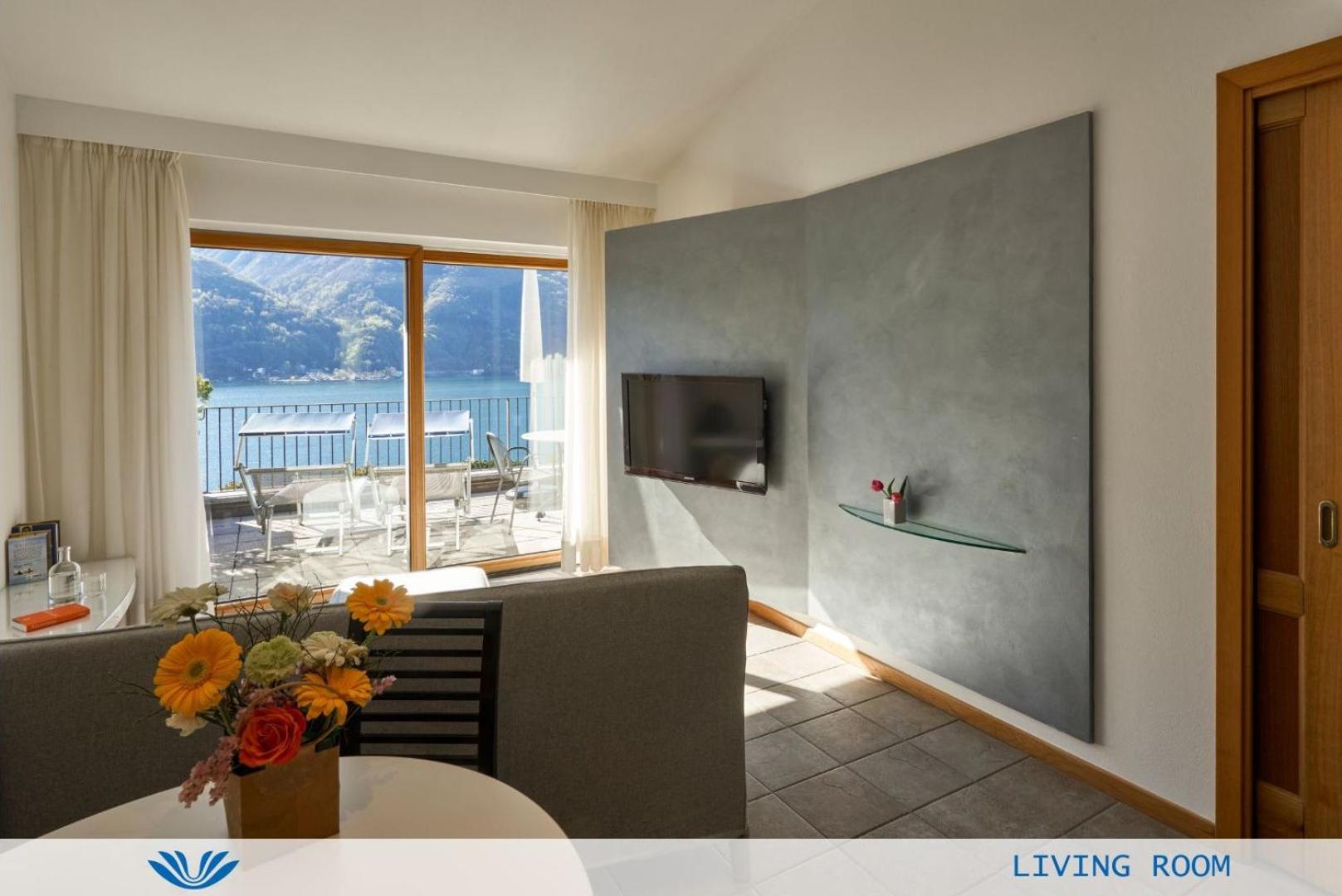 Suite with Terrace and Lake View - Photo 3