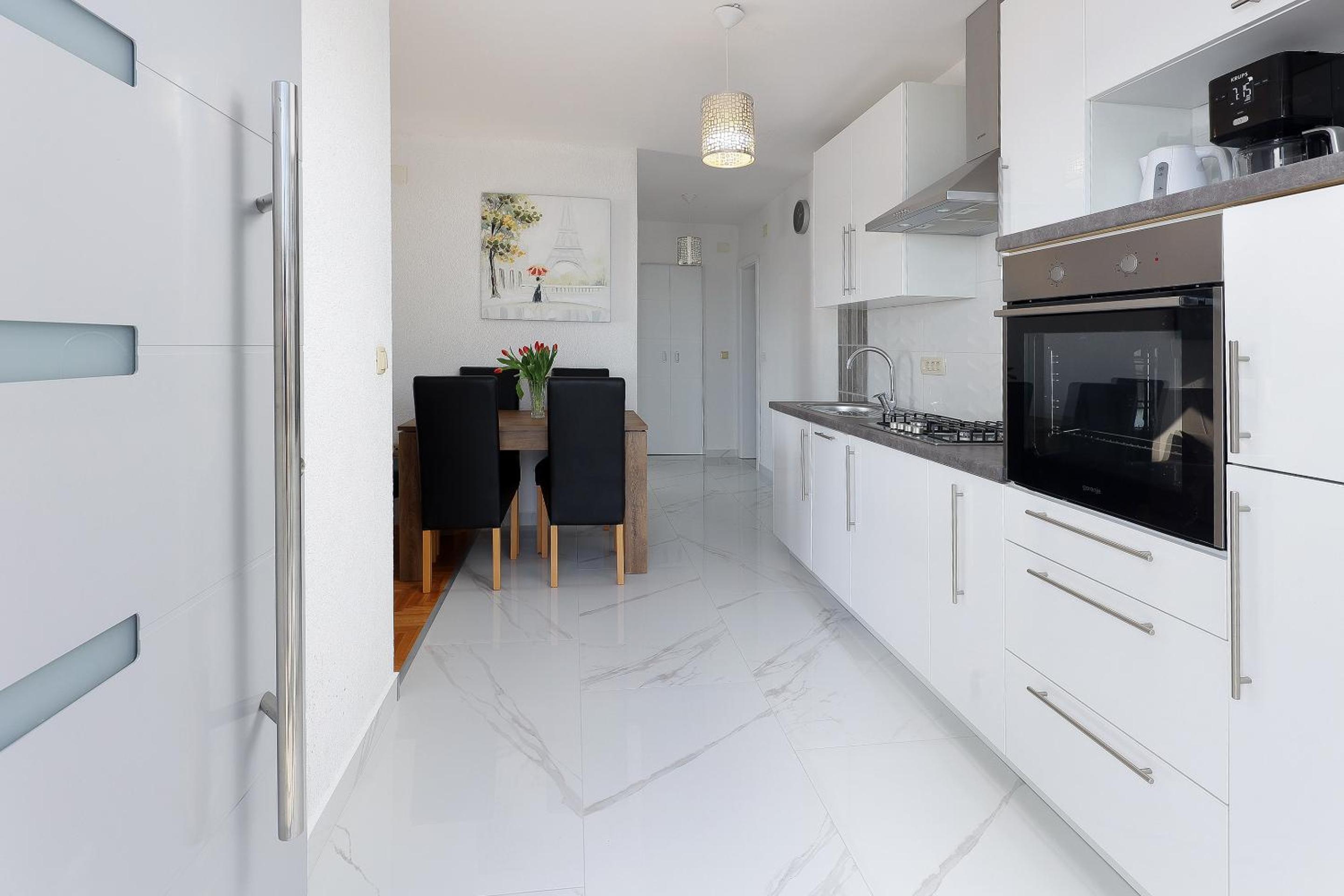 Two bedroom apartment with Sea view - Photo 8