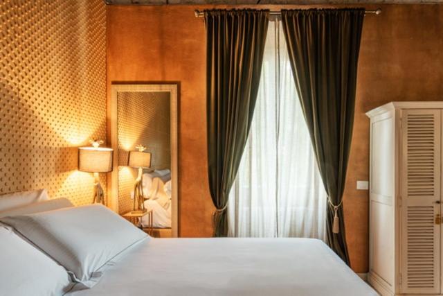 Deluxe King Room photo 2