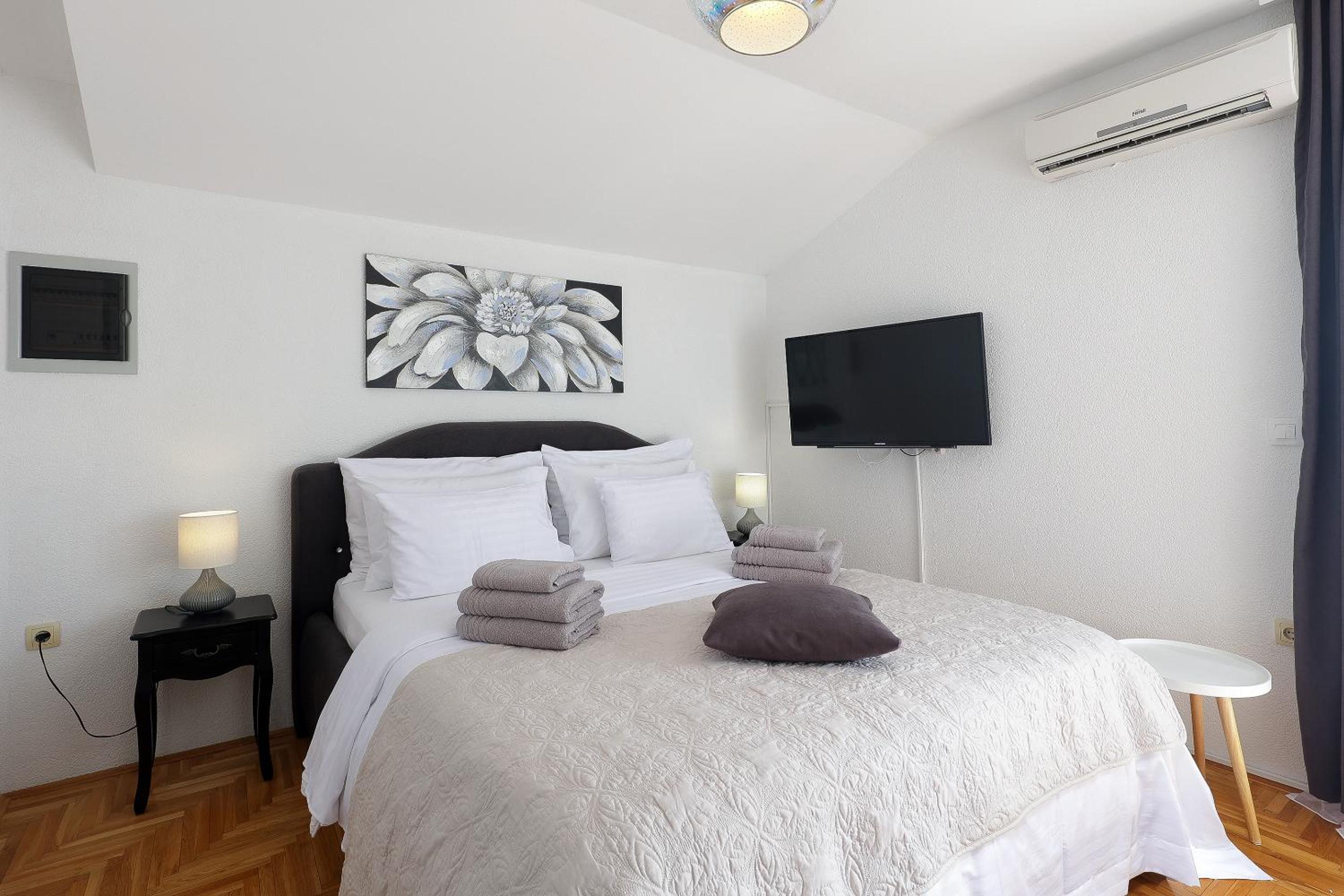 Two bedroom apartment with Sea view - Photo 12