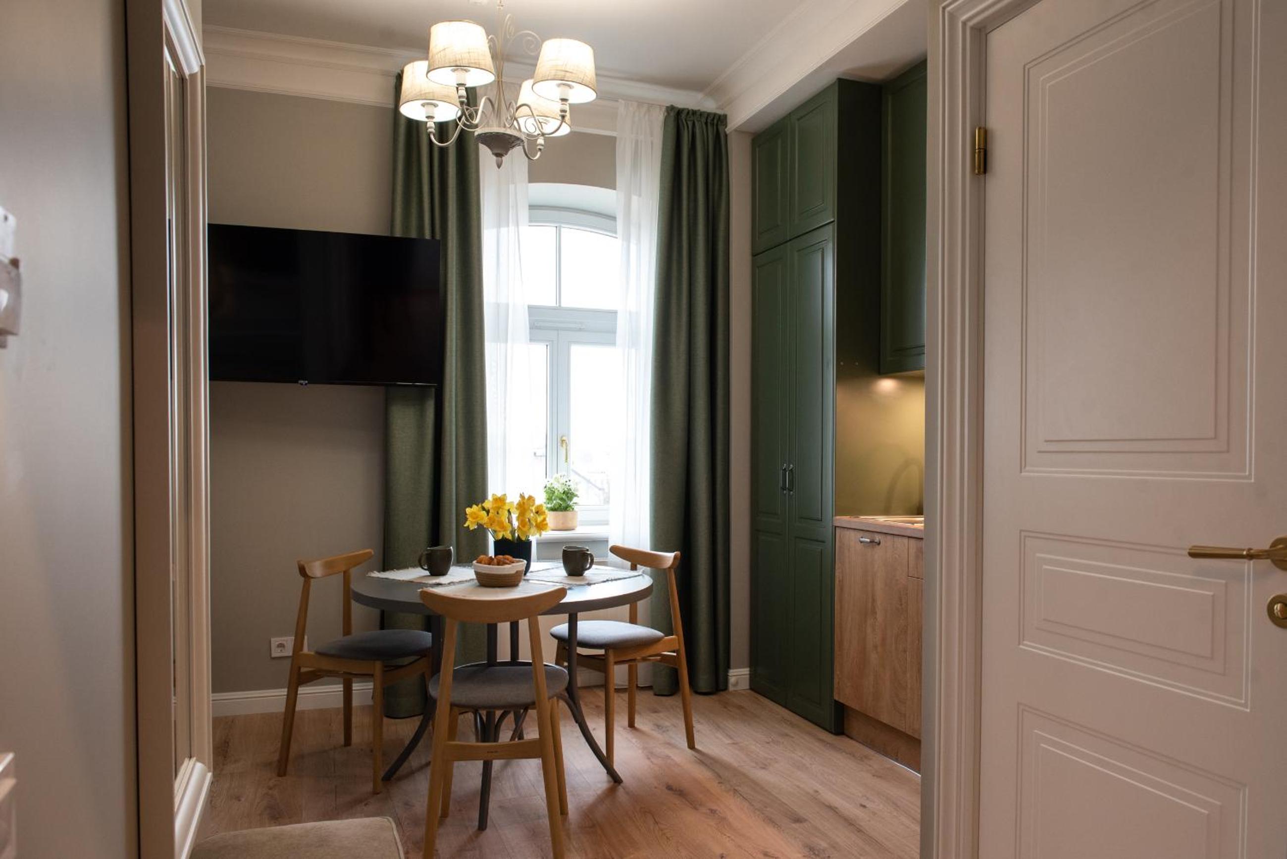 Large Twin Room - Photo 1