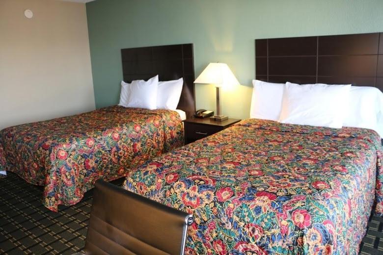 Double Room with Two Double Beds - Photo 14