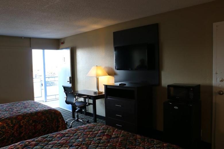 Double Room with Two Double Beds - Photo 15