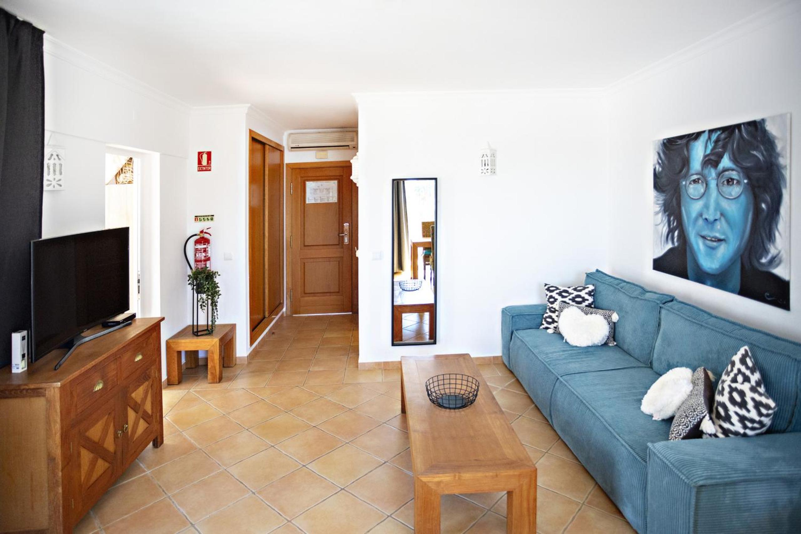 One-Bedroom Apartment with Sea View photo 3