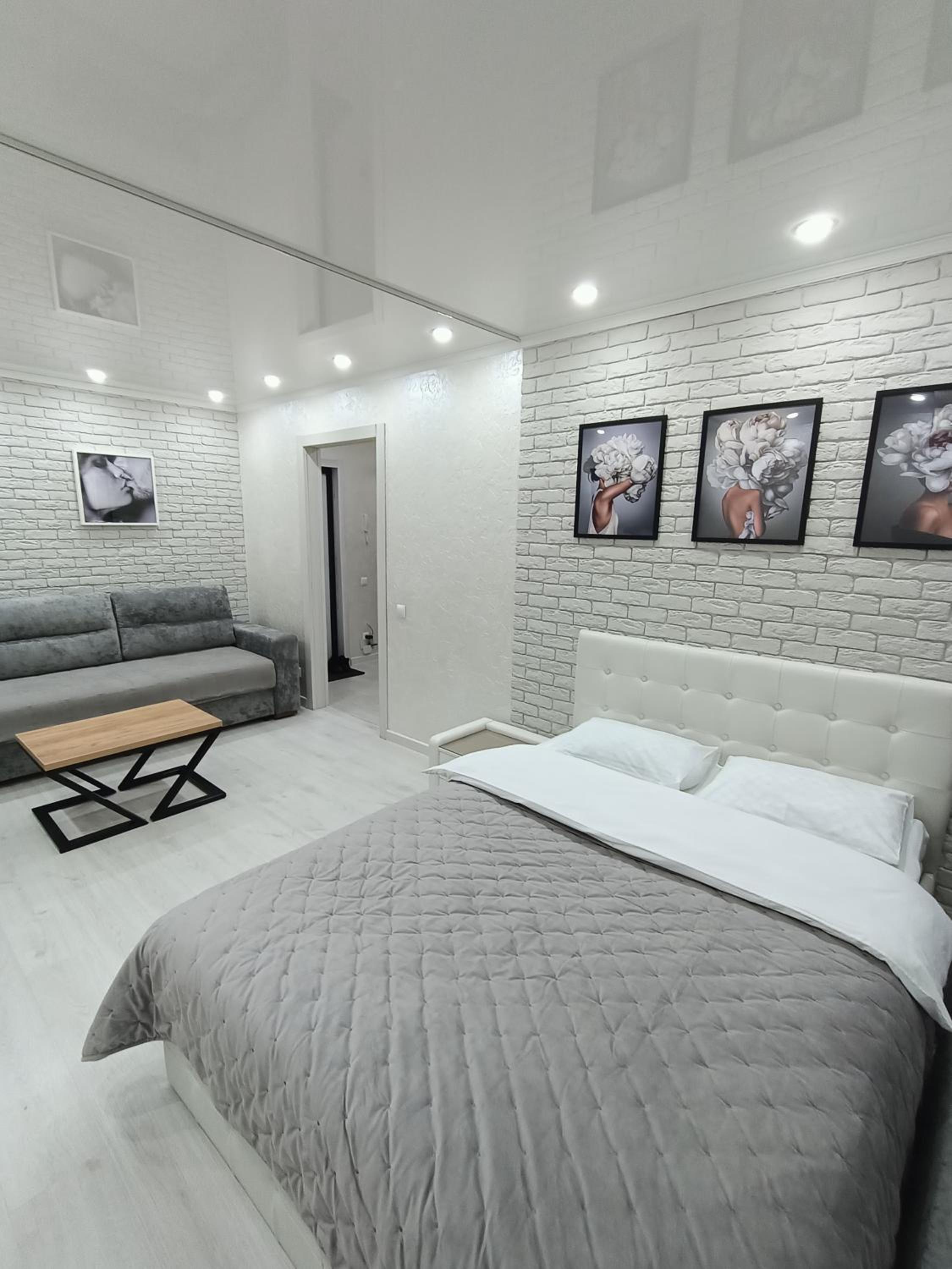 One-Bedroom Apartment photo 1