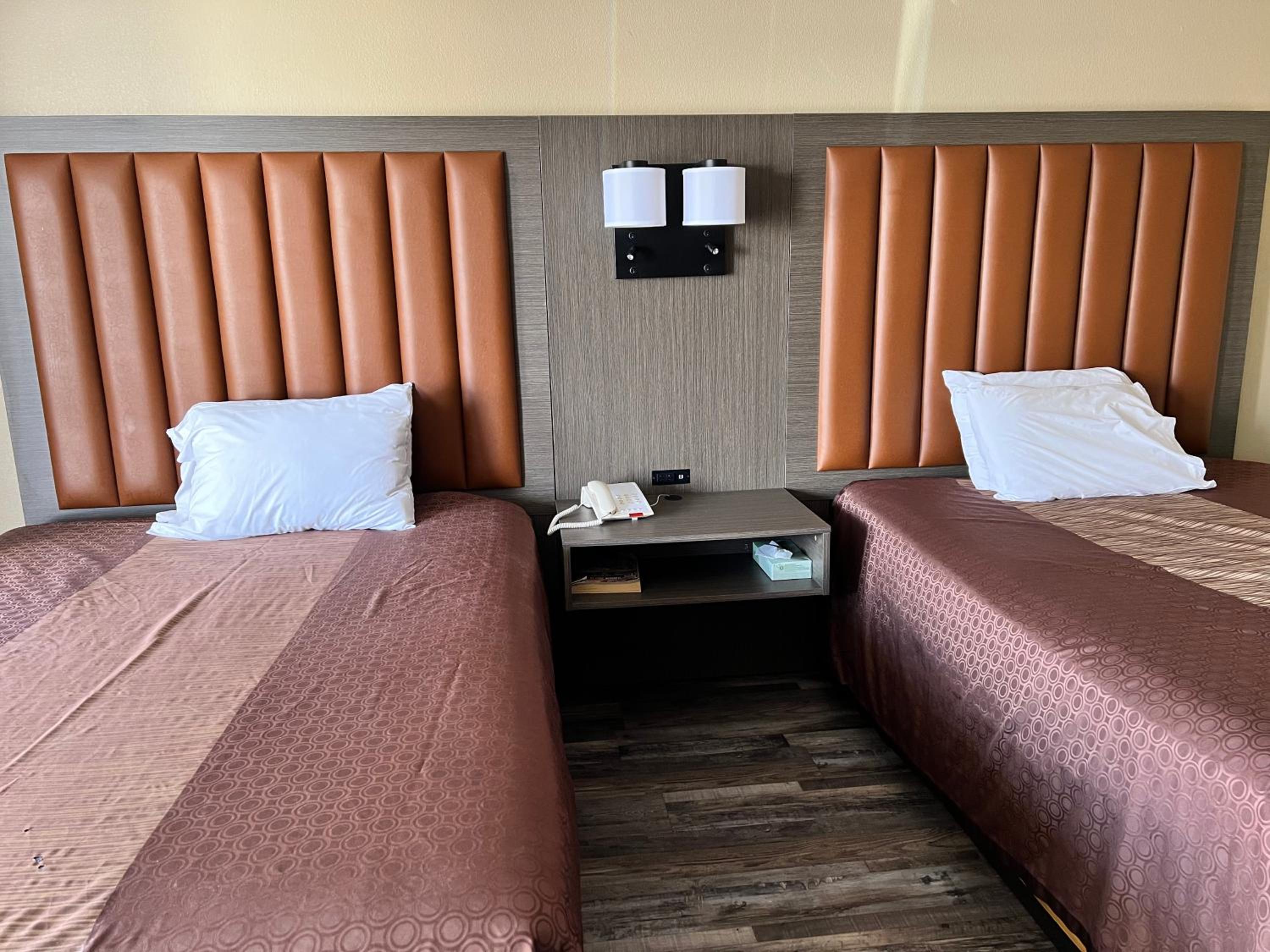 Queen Room with Two Queen Beds - Smoking